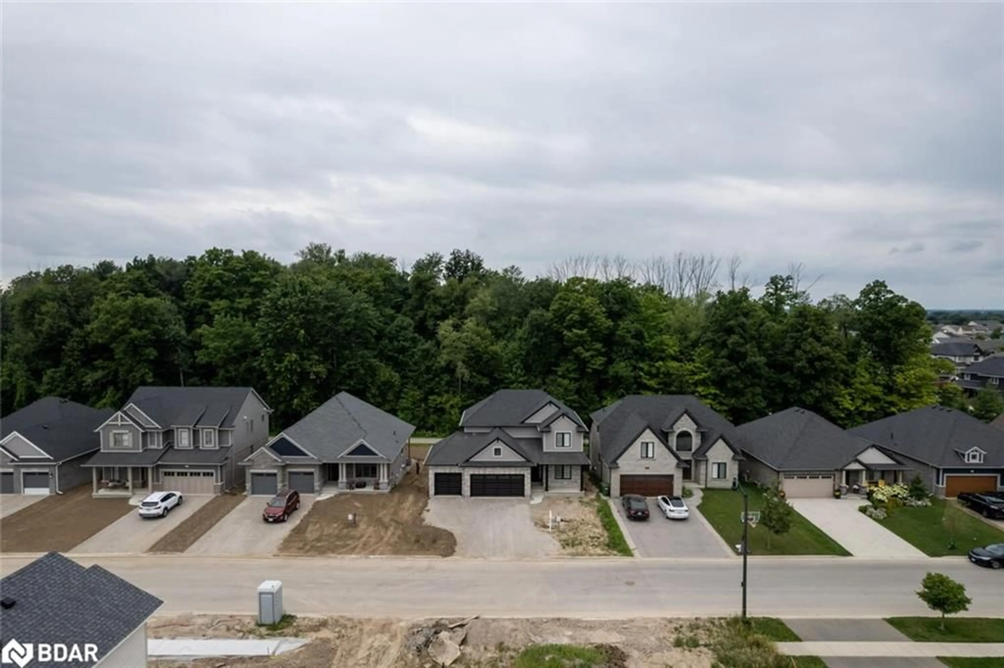 A pic from outside/outdoor area/front of a property/back of a property/a pic from drone, unknown for 42 Acorn Trail Trail, St. Thomas Ontario N5R 0H8