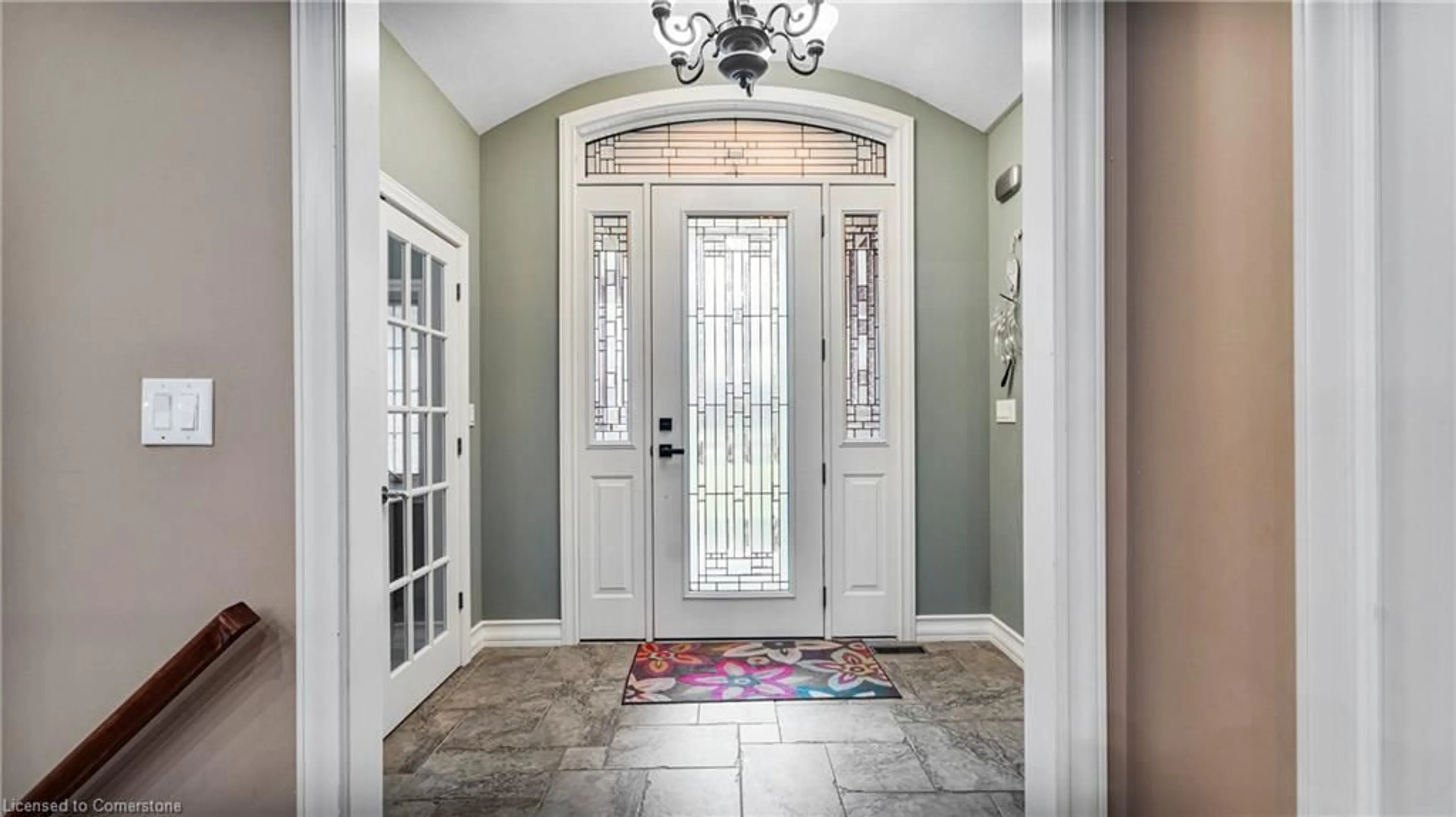 Indoor entryway for 53 Woodland Dr, Pine Grove Ontario N3Y 4J9