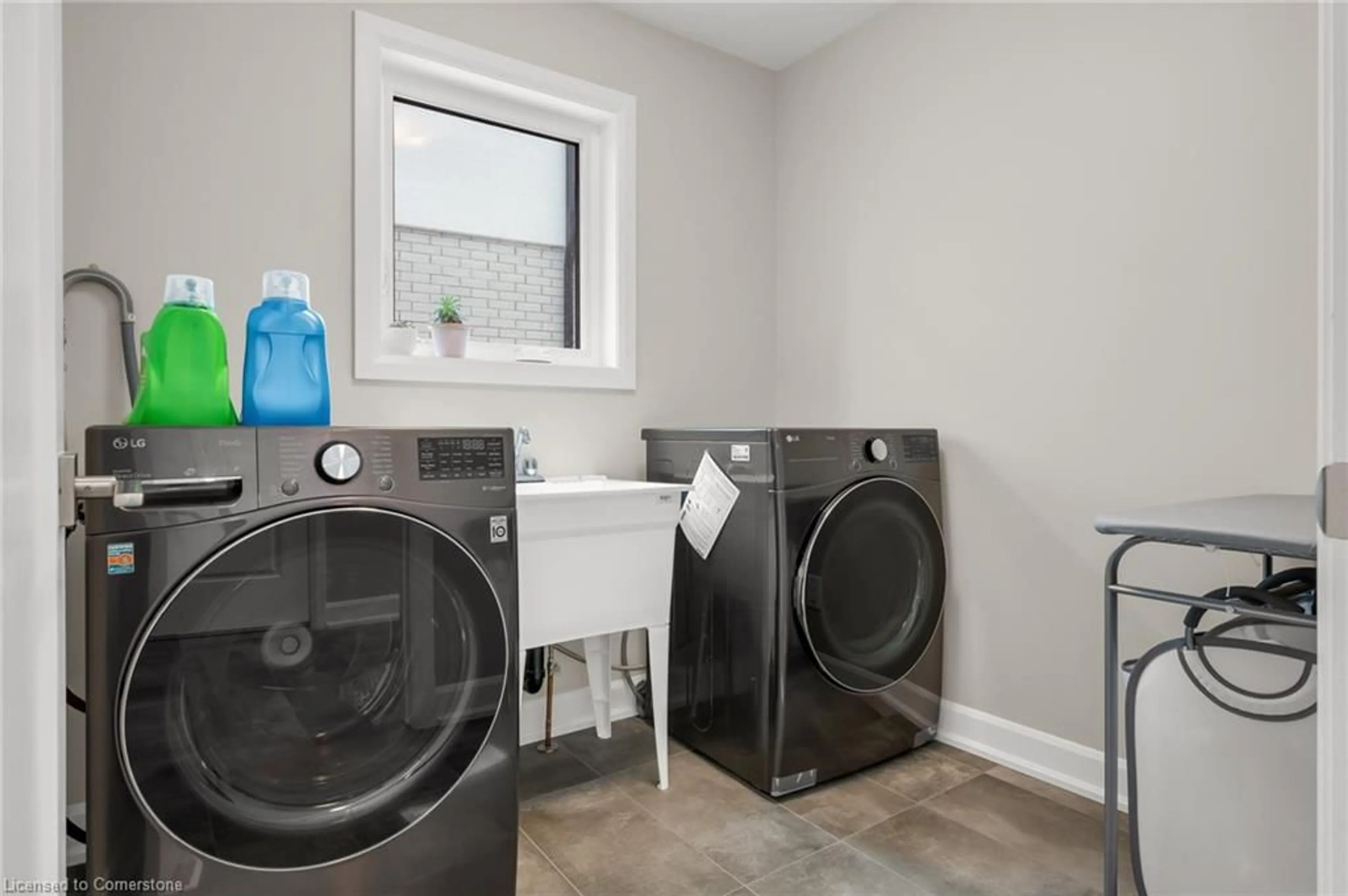 Laundry room for 3822 Simpson Lane, Fort Erie Ontario L0S 1S0