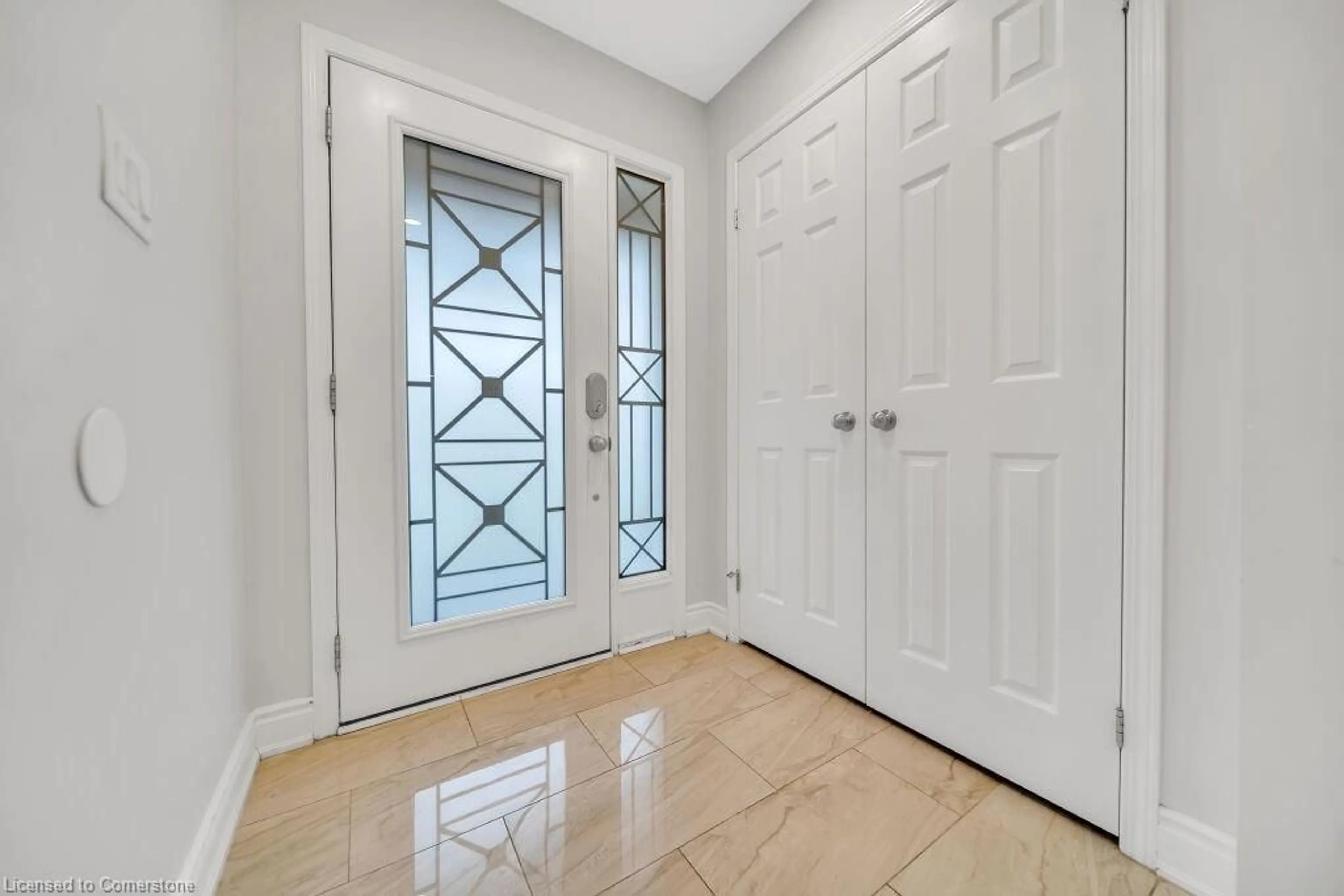 Indoor entryway for 425 Woodbine Ave, Kitchener Ontario N2R 0A9