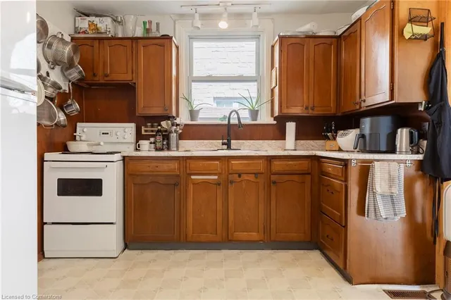 Additional property image - 62 Alma St