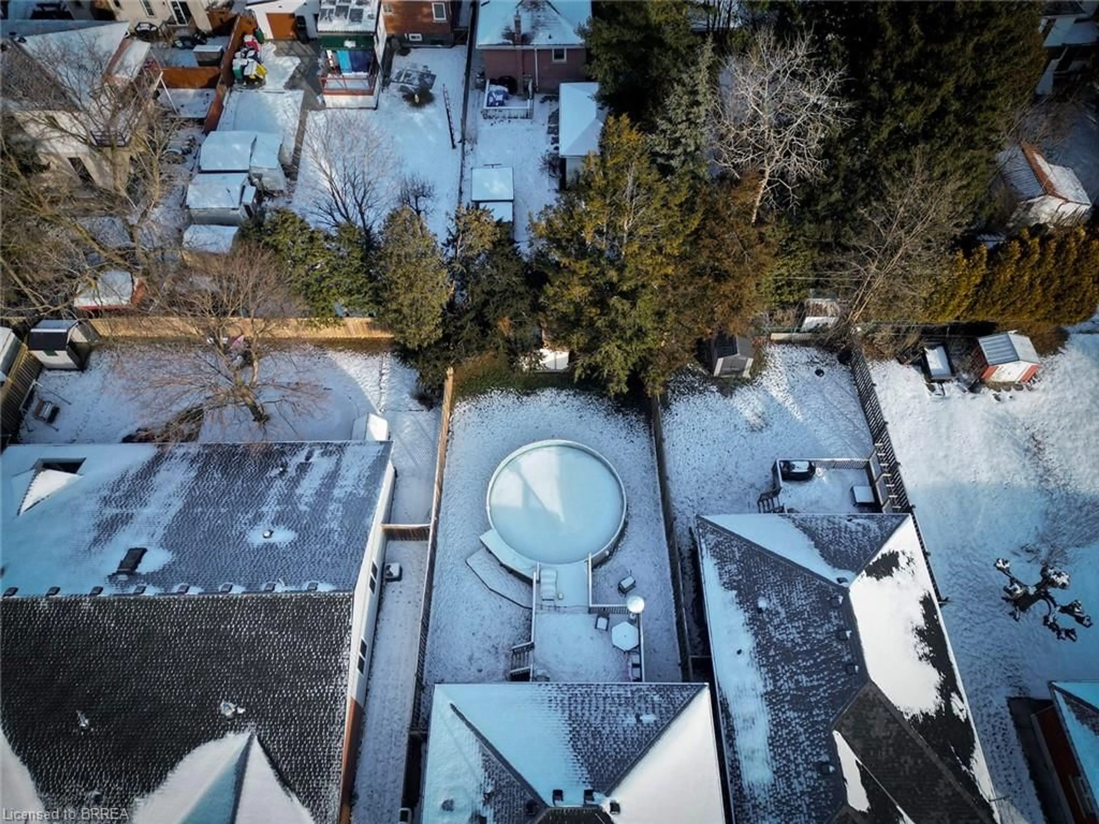 A pic from outside/outdoor area/front of a property/back of a property/a pic from drone, city buildings view from balcony for 432 Nelson St, Brantford Ontario N3S 4G3