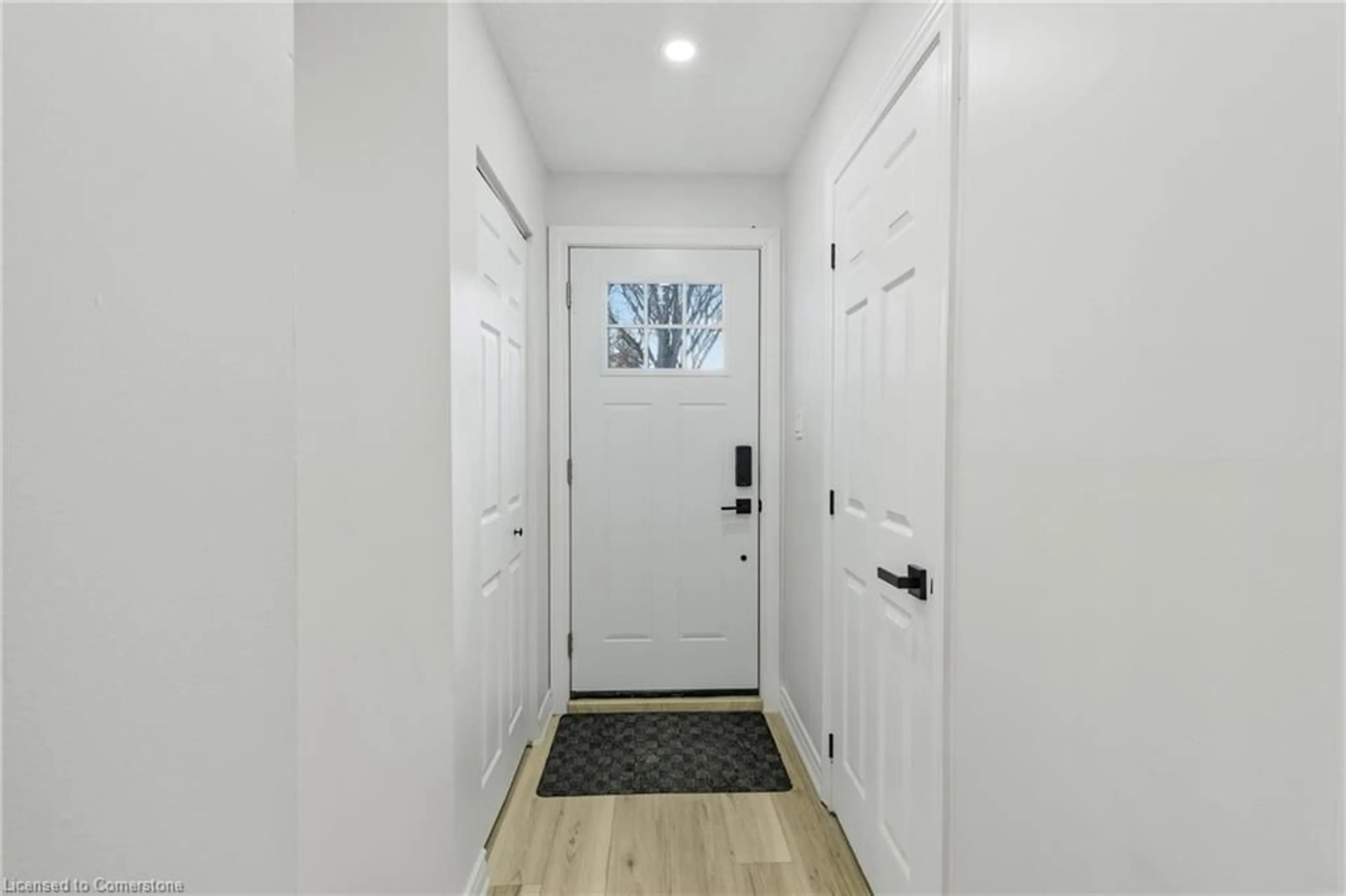 Indoor entryway for 1420 Garth St #5, Hamilton Ontario L9B 1R6