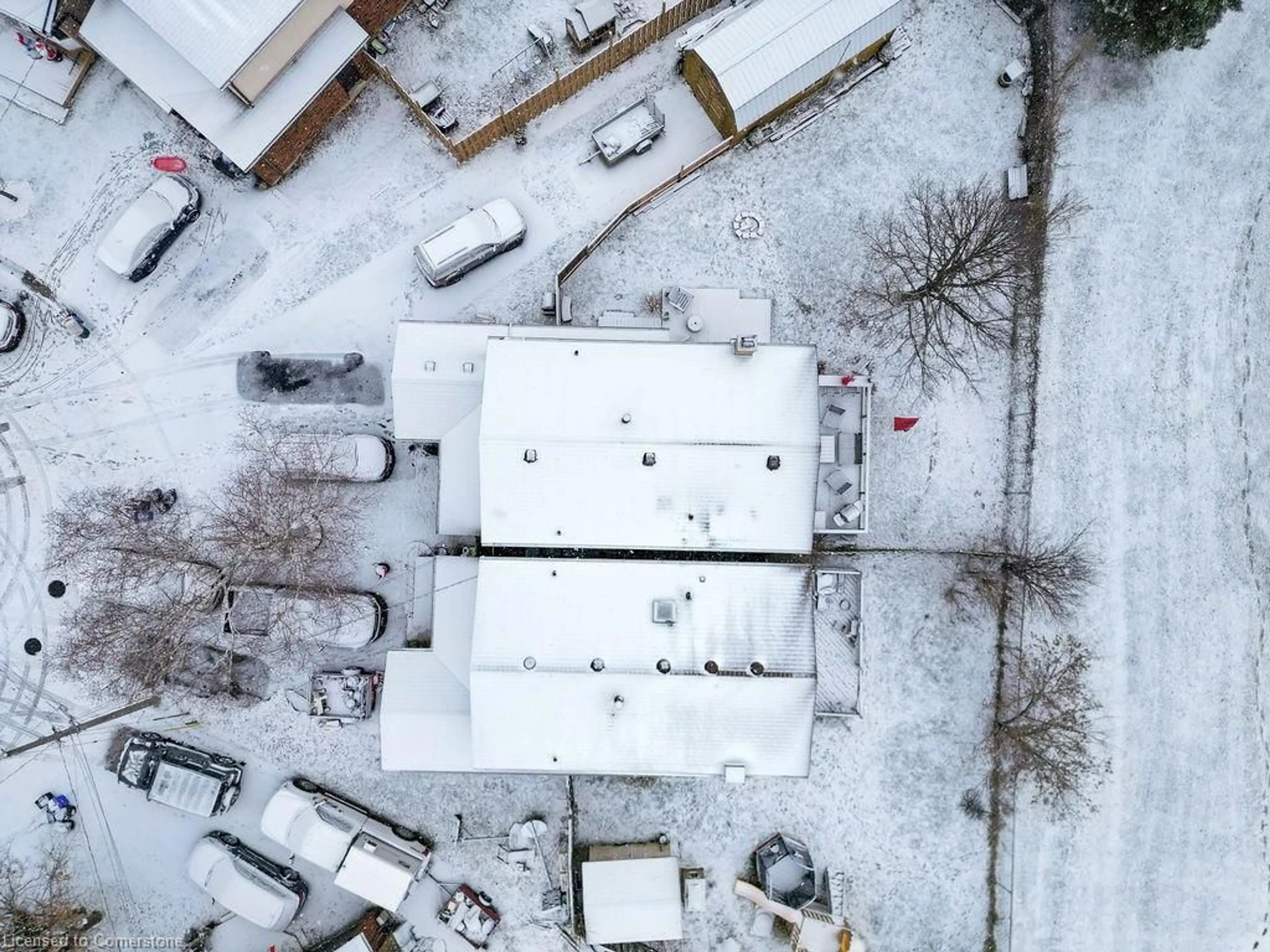 A pic from outside/outdoor area/front of a property/back of a property/a pic from drone, street for 90 Glenmor Pl, Caledonia Ontario N3W 1K4