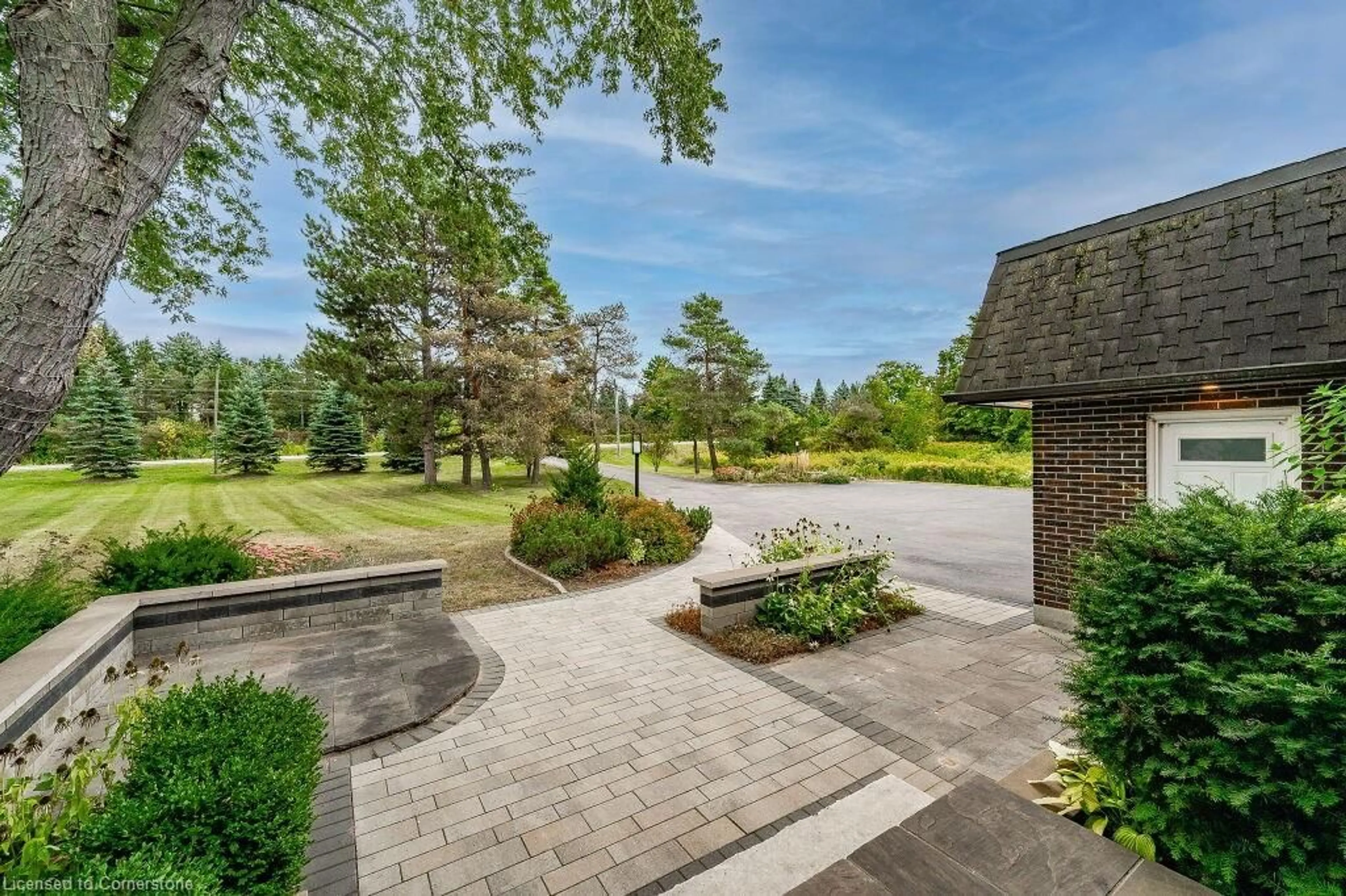 A pic from outside/outdoor area/front of a property/back of a property/a pic from drone, water/lake/river/ocean view for 7706 Speedvale Ave, Guelph/Eramosa Ontario N1H 6J1