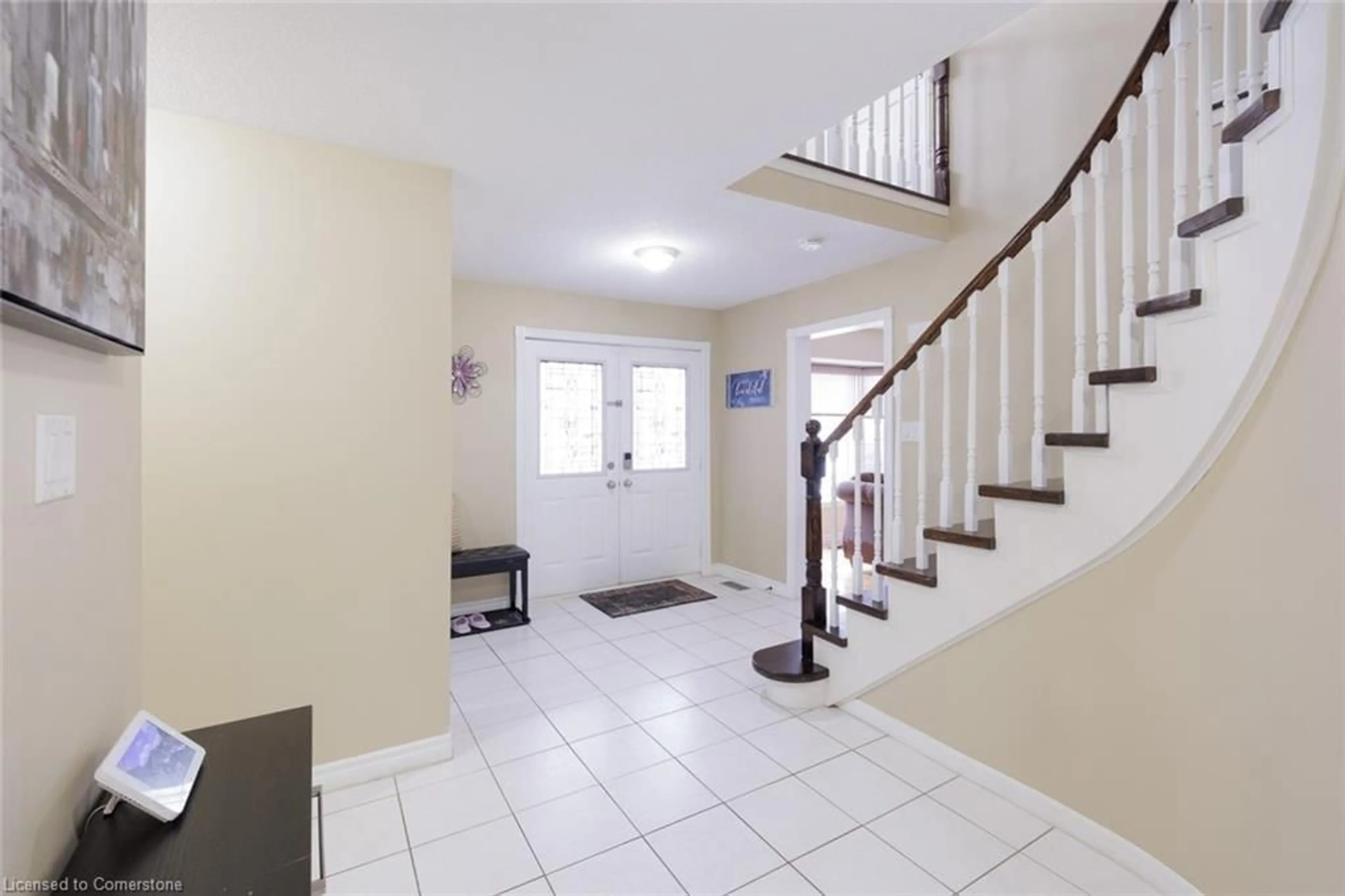 Indoor foyer for 122 Cranston Ave, Cambridge Ontario N1T 1J7