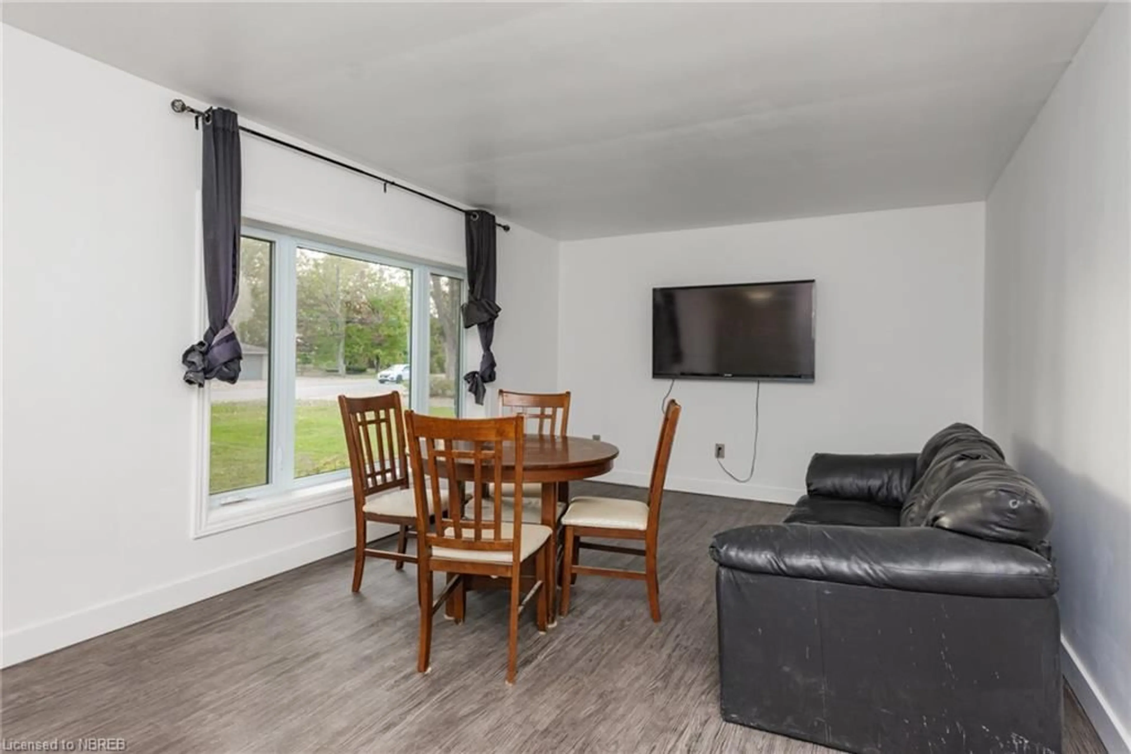 Living room with furniture, wood/laminate floor for 976 Premier Rd, North Bay Ontario P1A 2H8