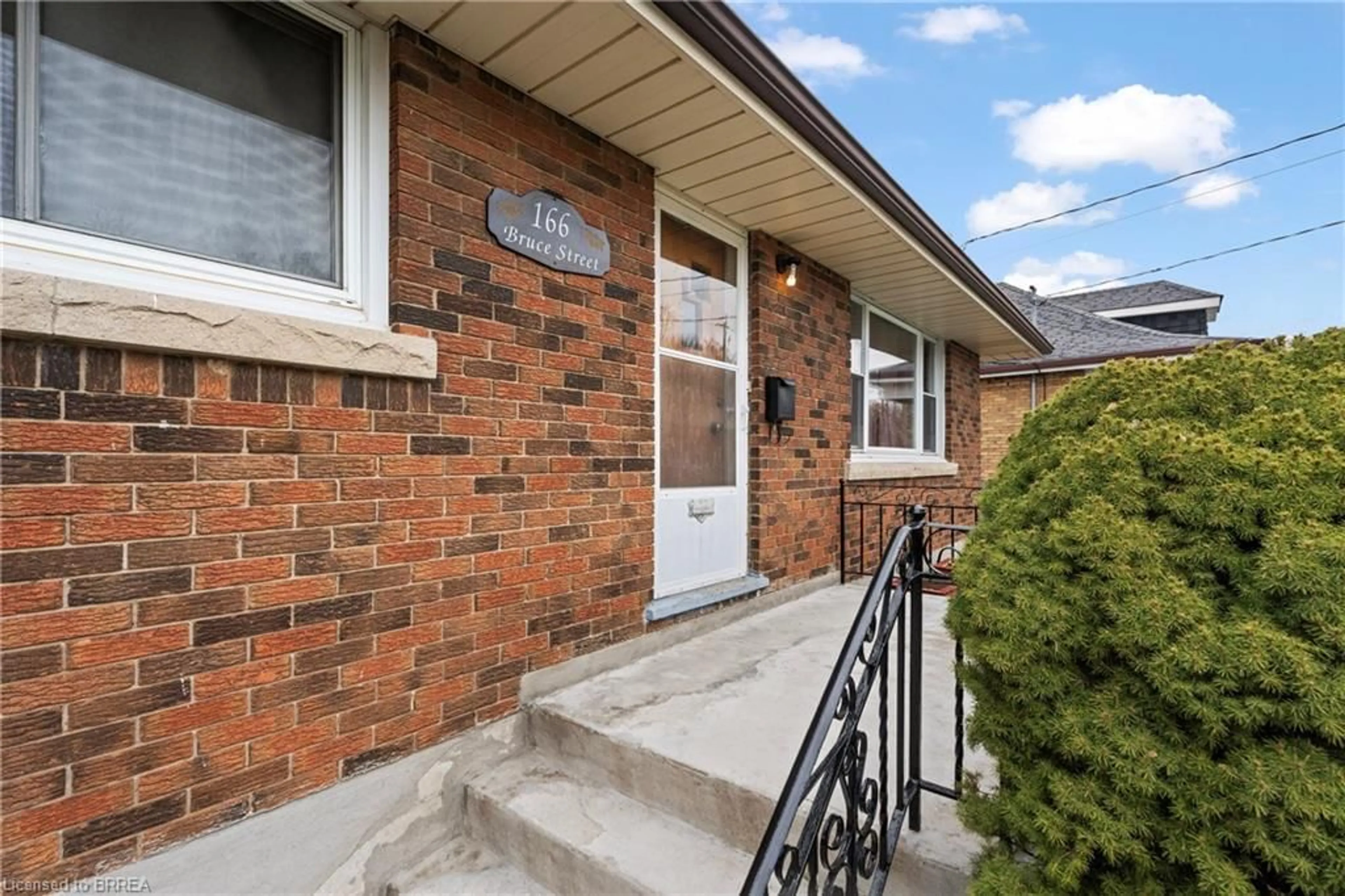 Home with brick exterior material, street for 166 Bruce St, Brantford Ontario N3S 4Z4