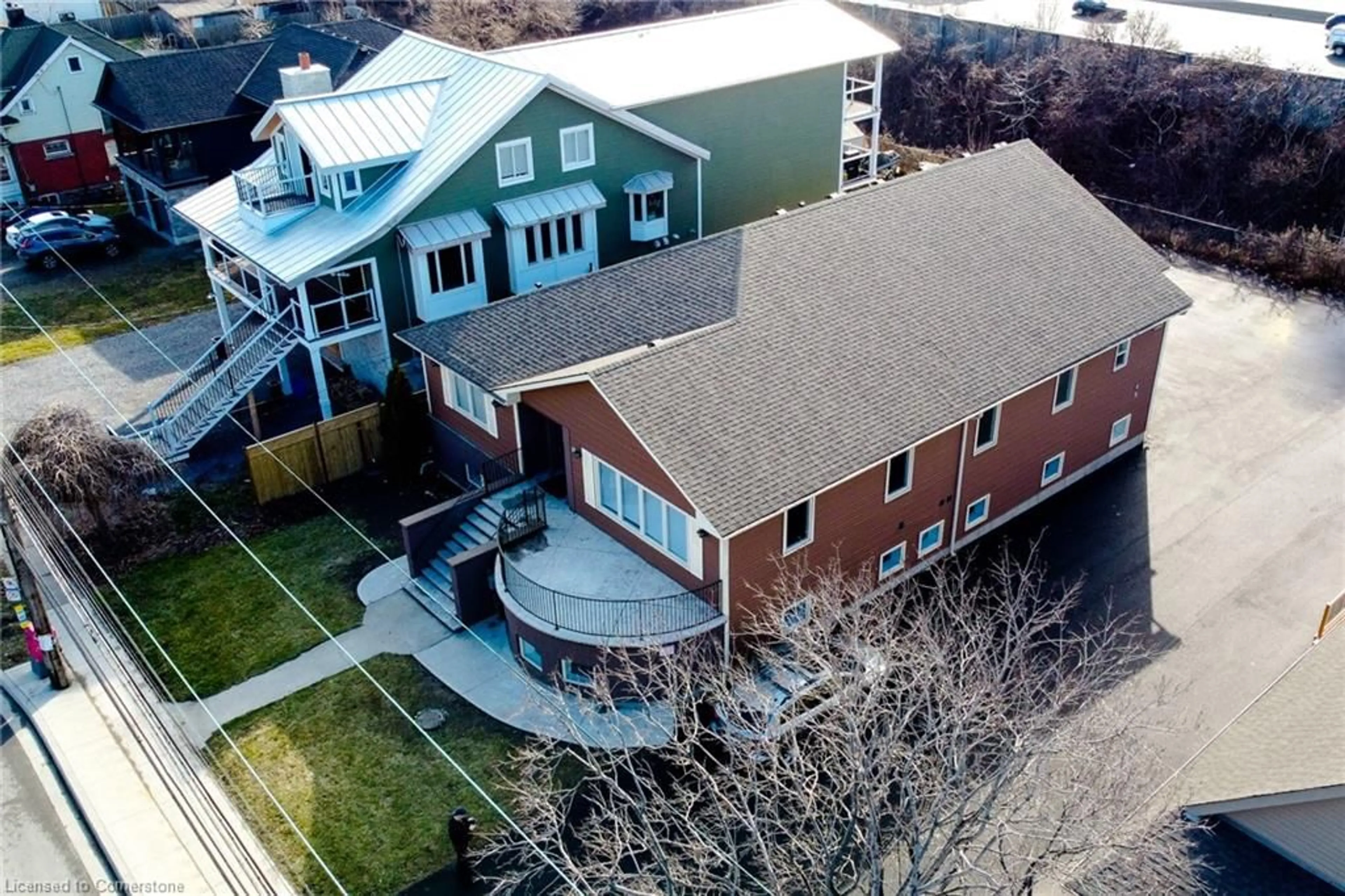 A pic from outside/outdoor area/front of a property/back of a property/a pic from drone, building for 180 Beach Blvd, Hamilton Ontario L8H 6V9