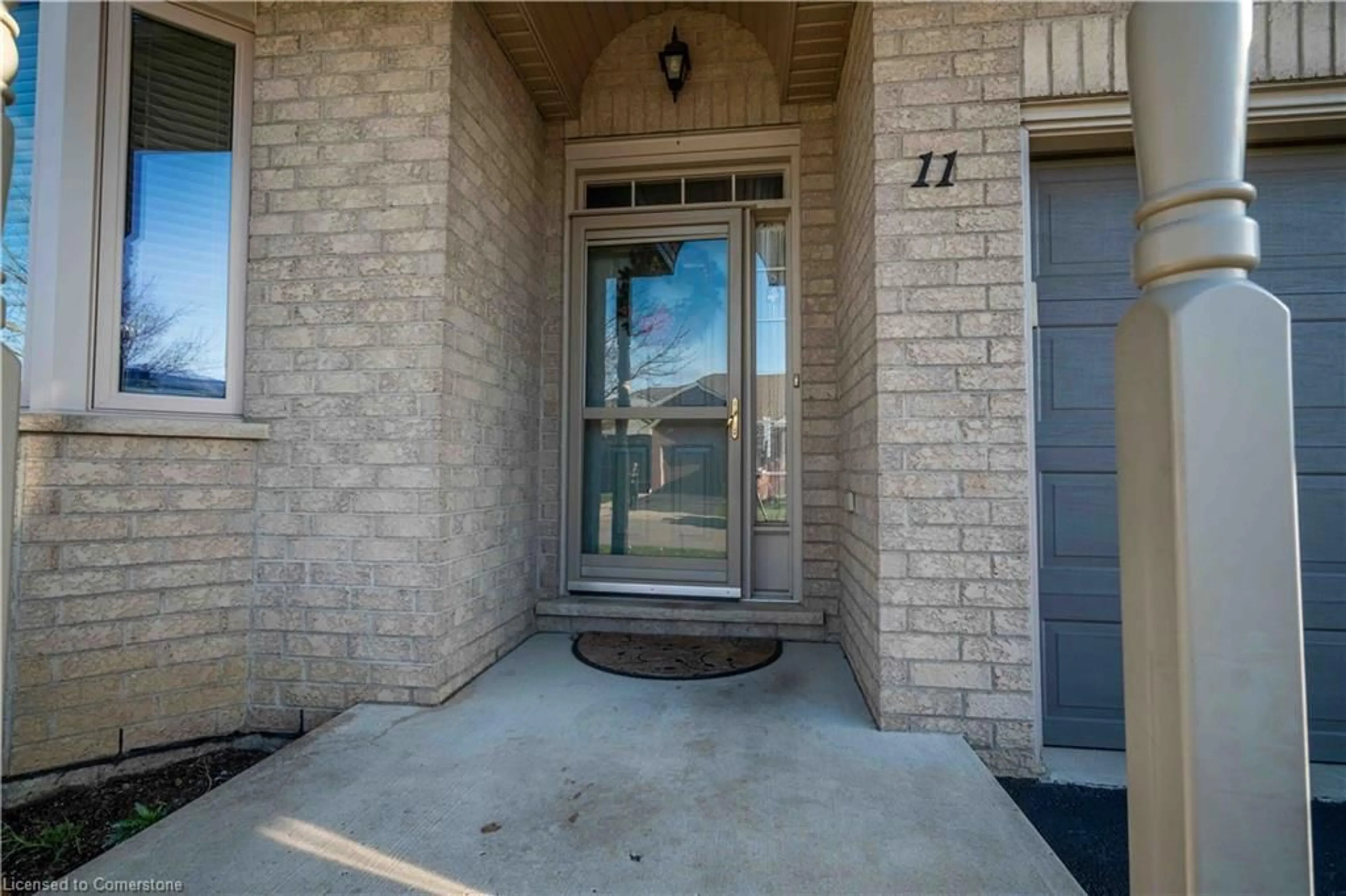 Indoor entryway for 11 Cathy Dr, Mount Hope Ontario L0R 1W0