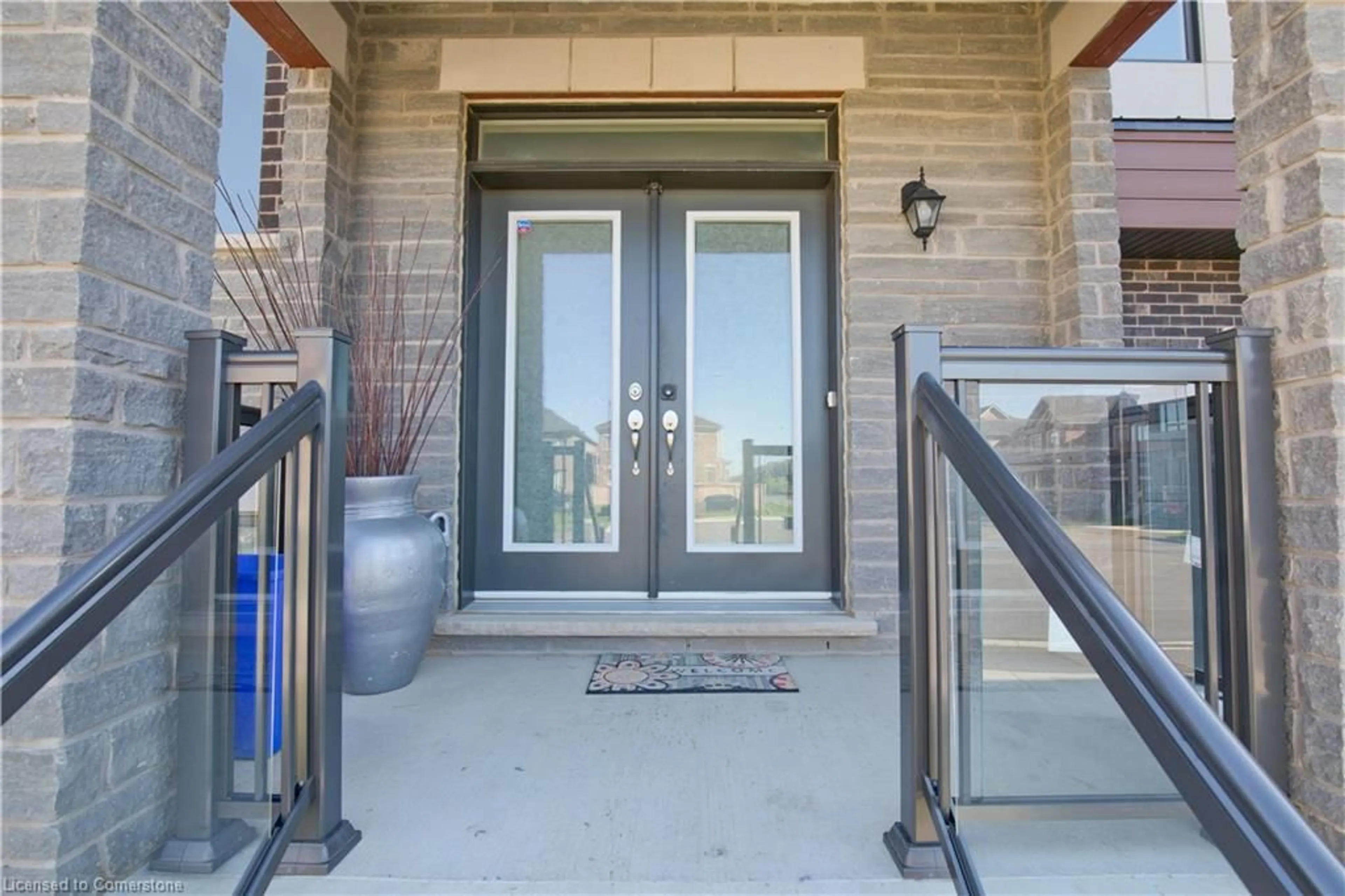 Indoor entryway for 92 Elstone Place, Waterdown Ontario L8B 1Y9