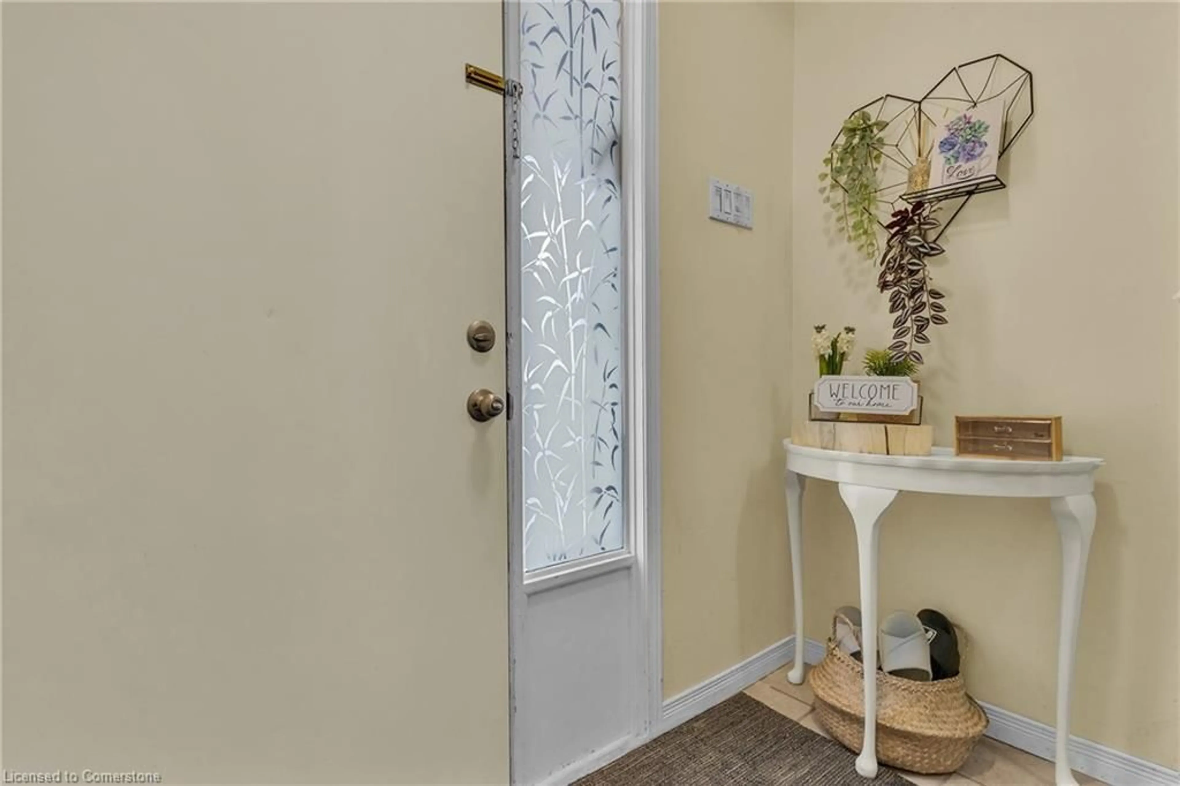 Indoor entryway for 46 Cedarwoods Cres #44, Waterloo Ontario N2C 2L7