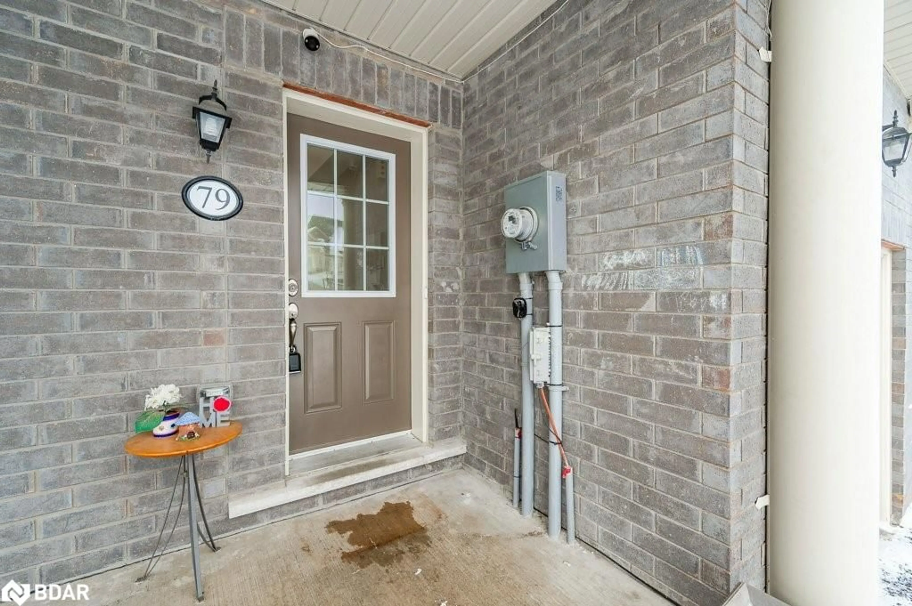 Indoor entryway for 79 Pettitt Drive Dr, Guelph Ontario N1E 0M2