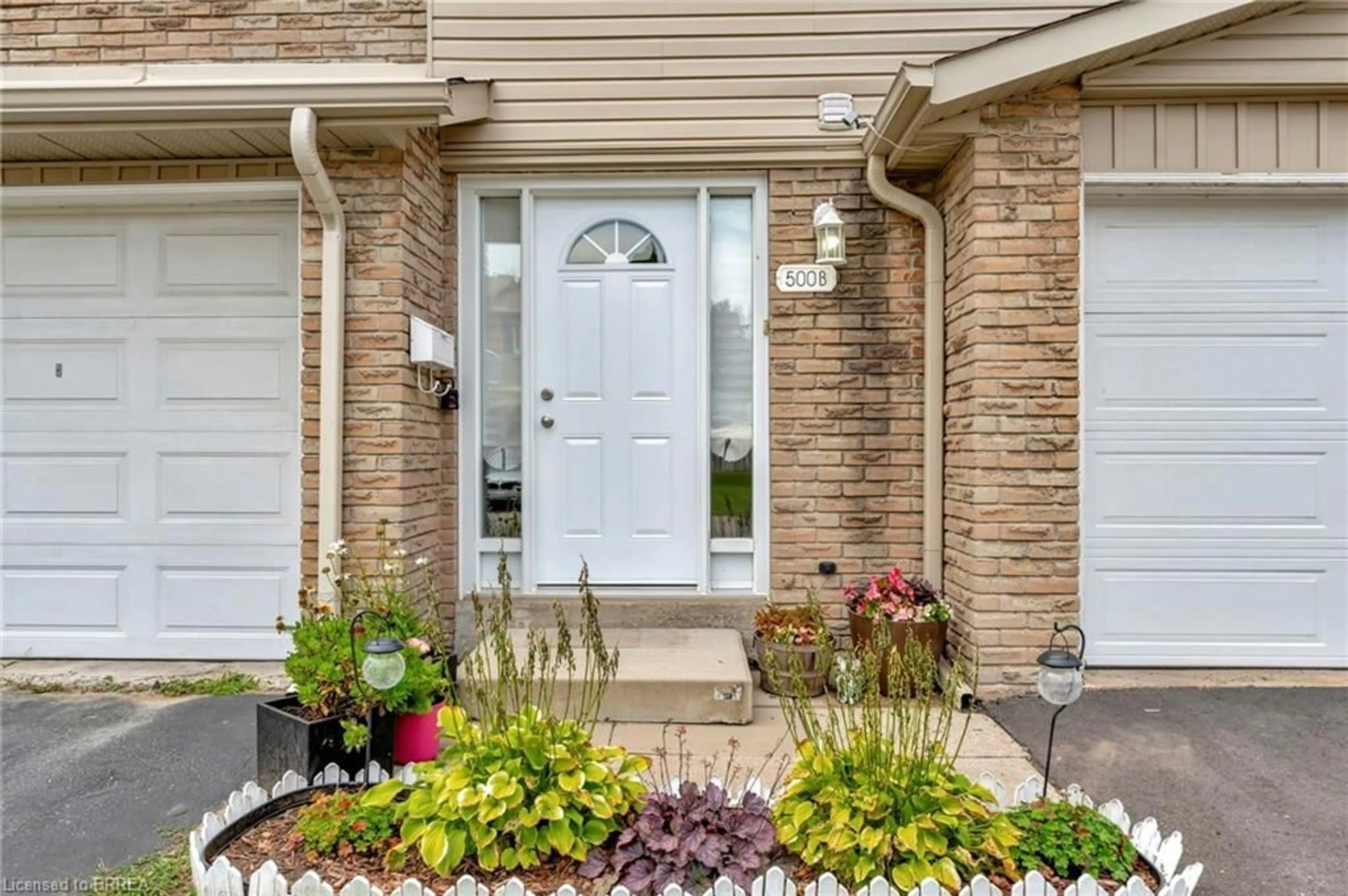 Indoor entryway for 500 Grey St #B, Brantford Ontario N3S 7L4