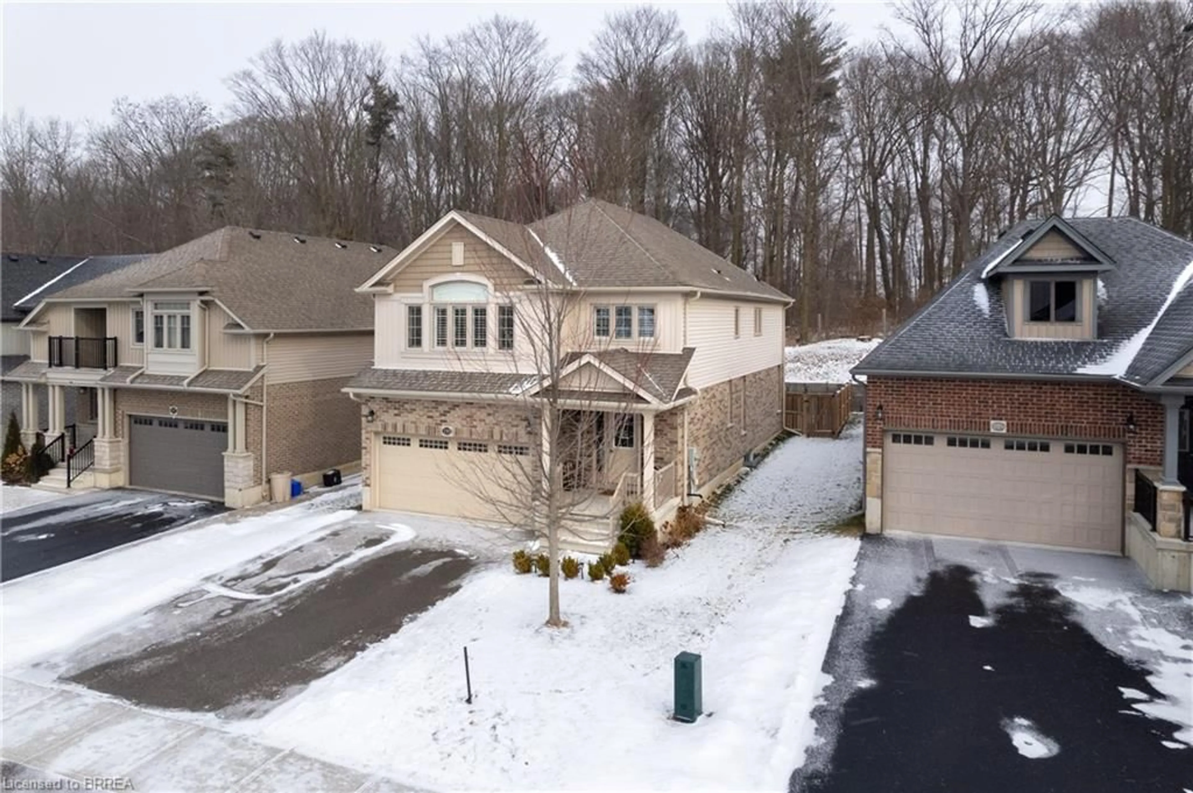 A pic from outside/outdoor area/front of a property/back of a property/a pic from drone, street for 193 Woodway Trail, Simcoe Ontario N3Y 0B8