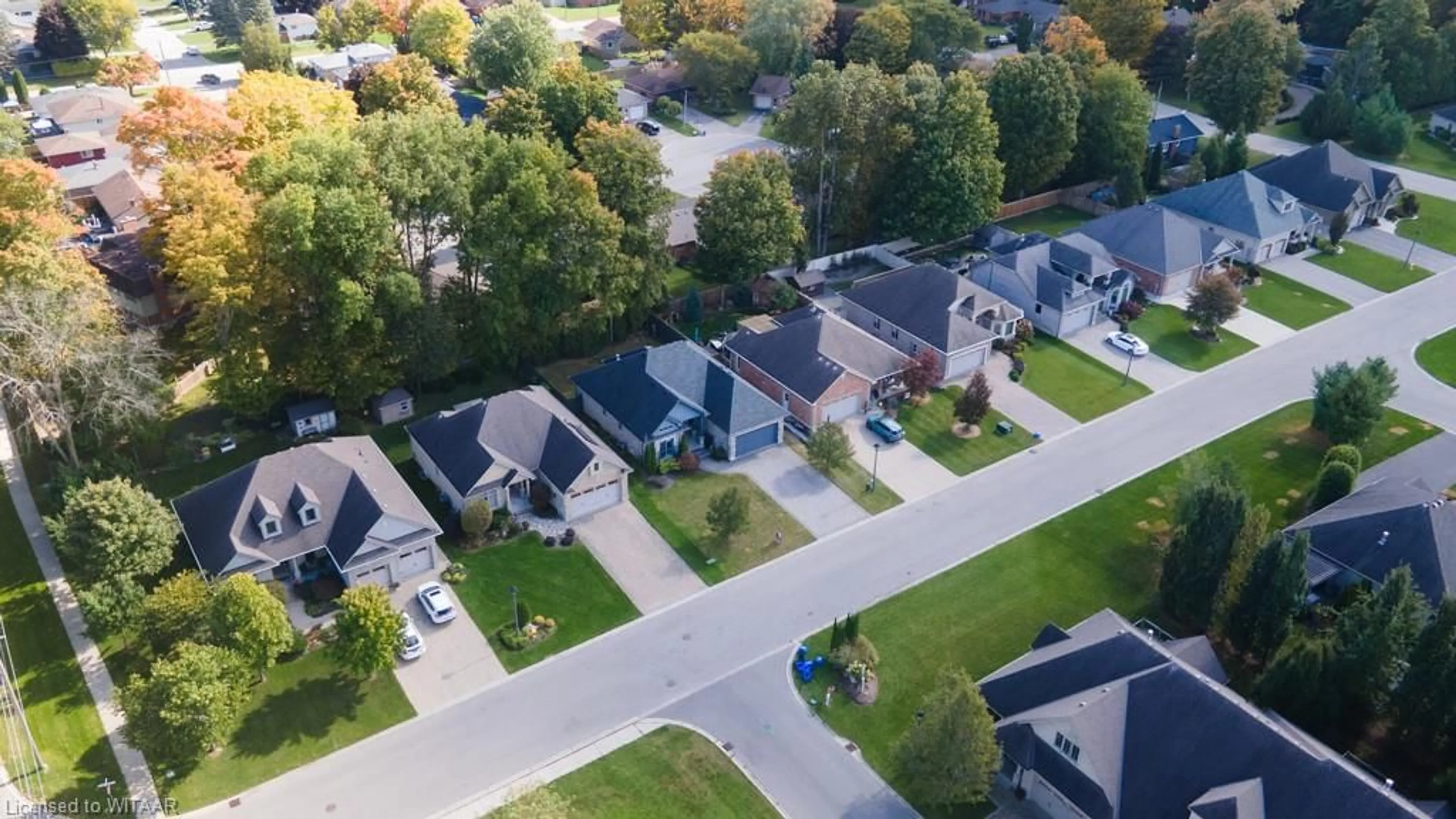 A pic from outside/outdoor area/front of a property/back of a property/a pic from drone, street for 6 Wood Haven Dr, Tillsonburg Ontario N4G 0A4