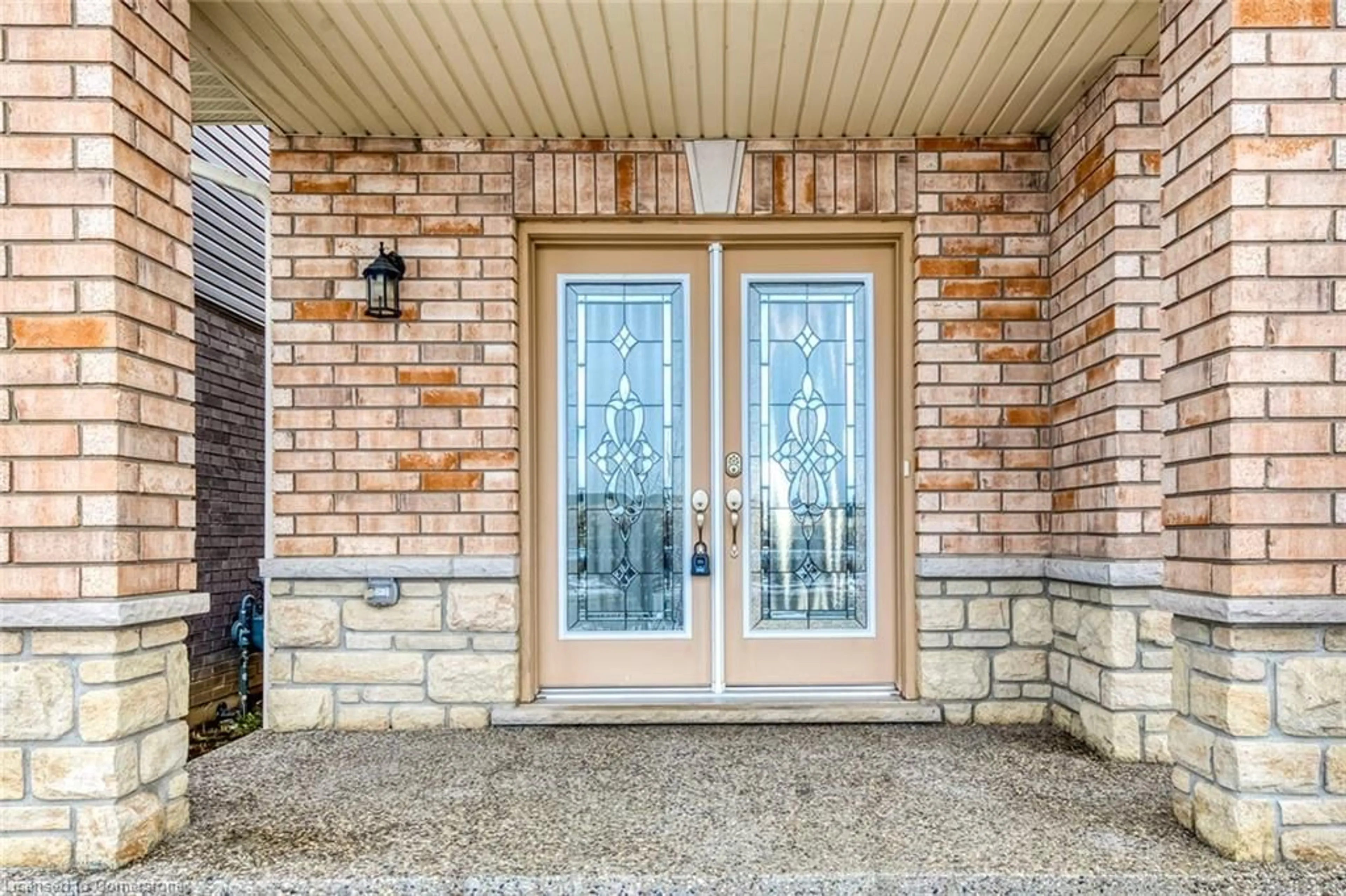 Indoor entryway for 428 Dalgleish Trail Trail, Stoney Creek Ontario L0R 1P0