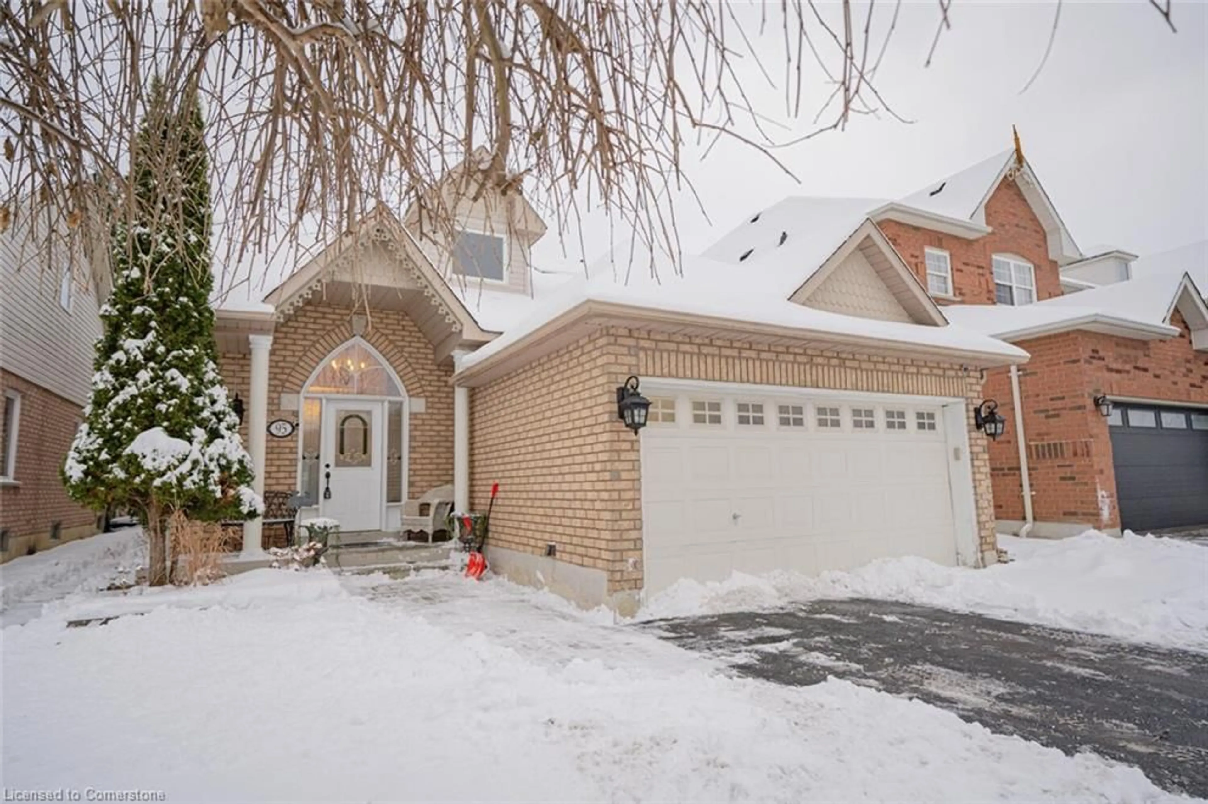 Home with brick exterior material, street for 95 Old Colony Rd, Richmond Hill Ontario L4E 3X2