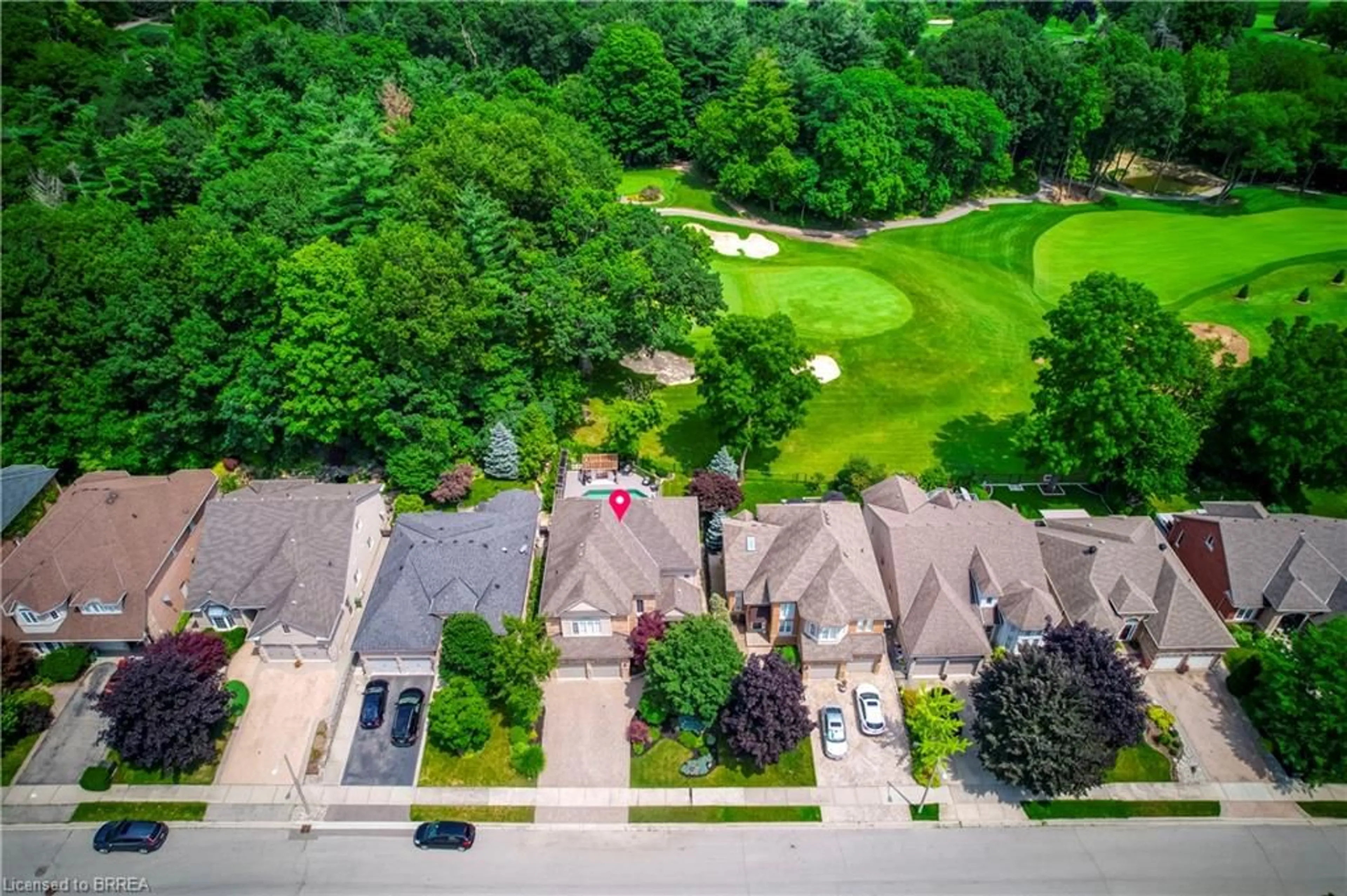 A pic from outside/outdoor area/front of a property/back of a property/a pic from drone, street for 16 Sweetman Dr, Dundas Ontario L9H 7N6