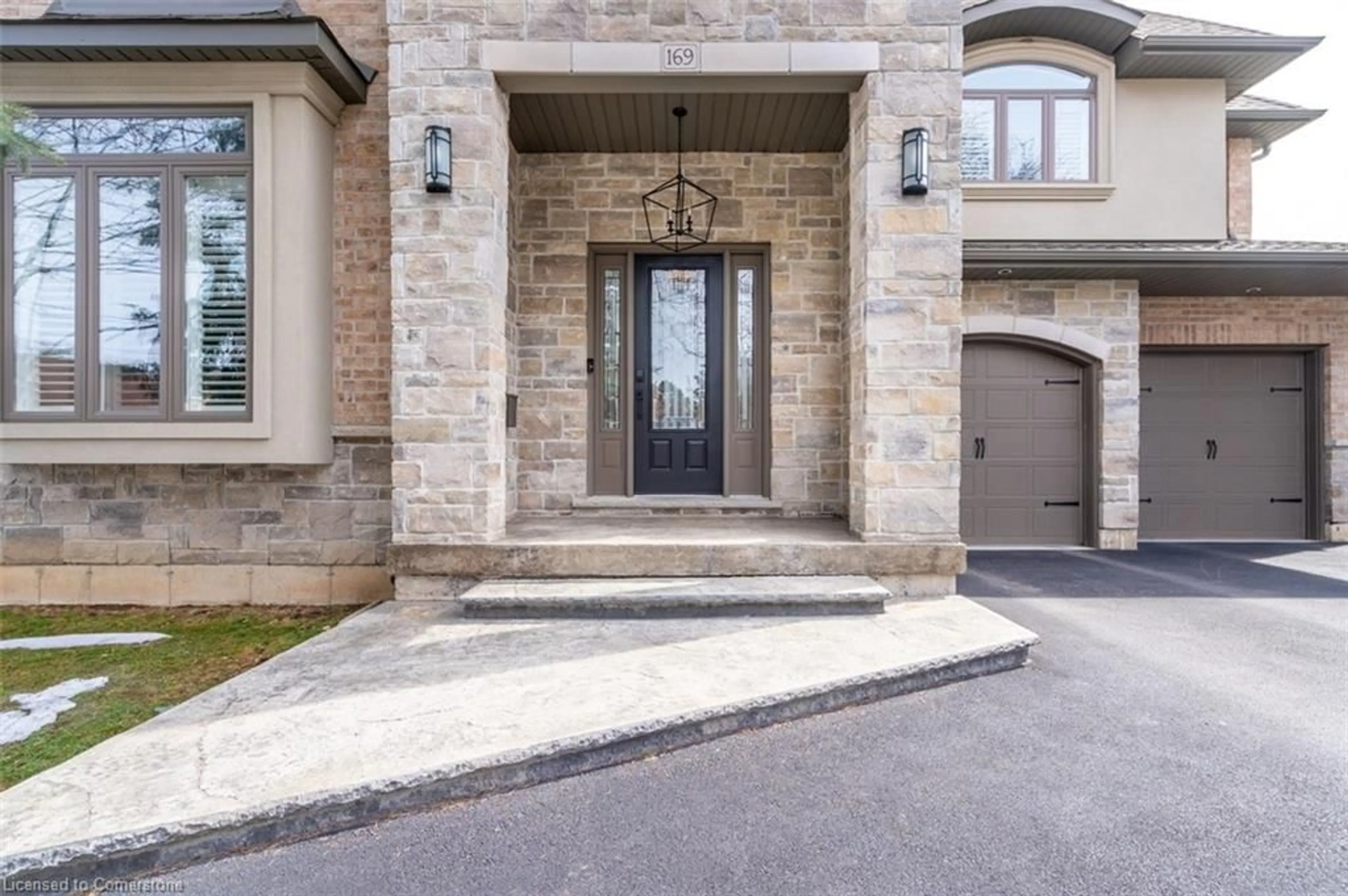 Indoor entryway for 169 Orchard Dr, Ancaster Ontario L9G 1Z8