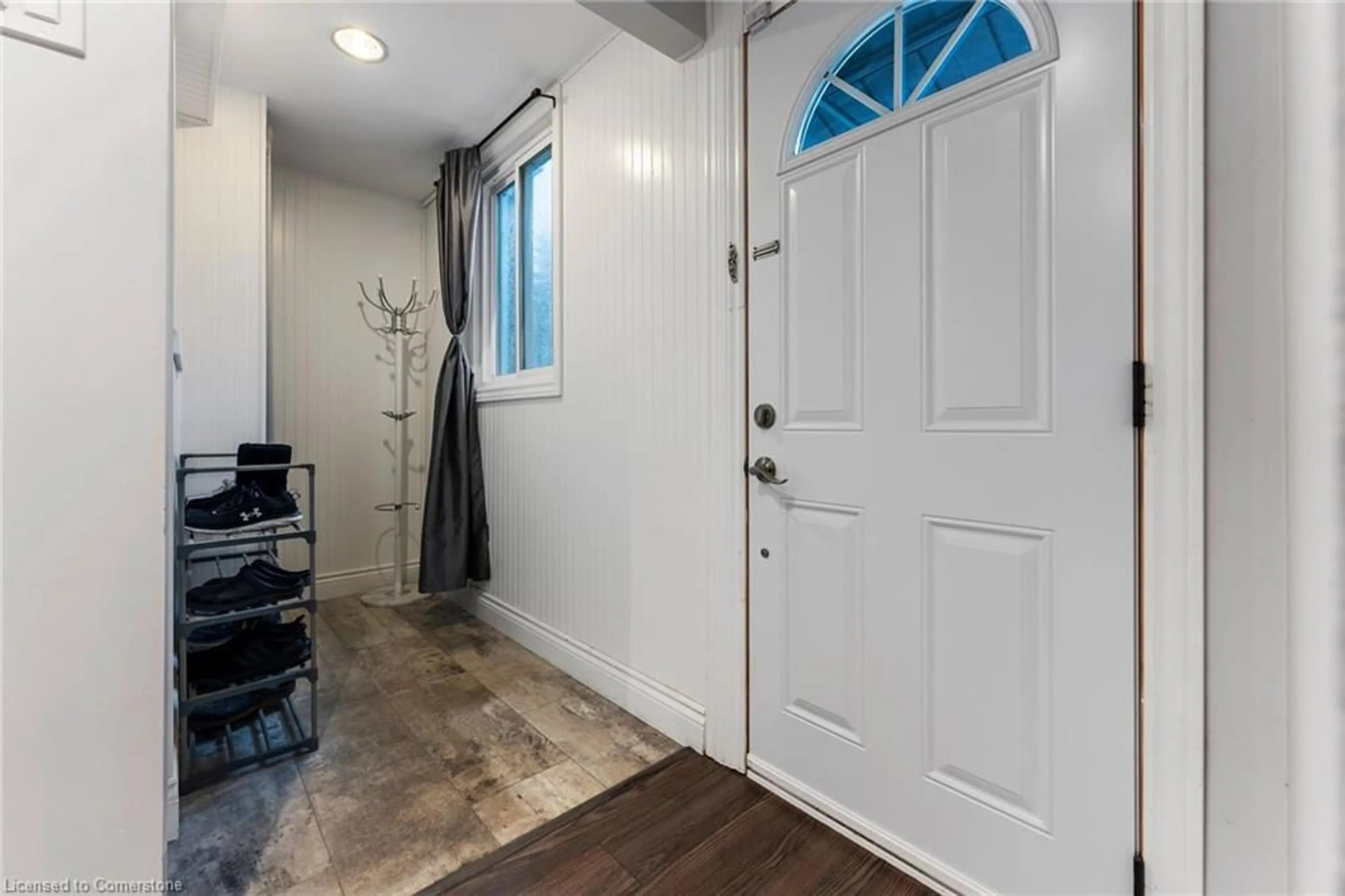 Indoor entryway for 25 Britten Close #A20, Hamilton Ontario L9C 4J8