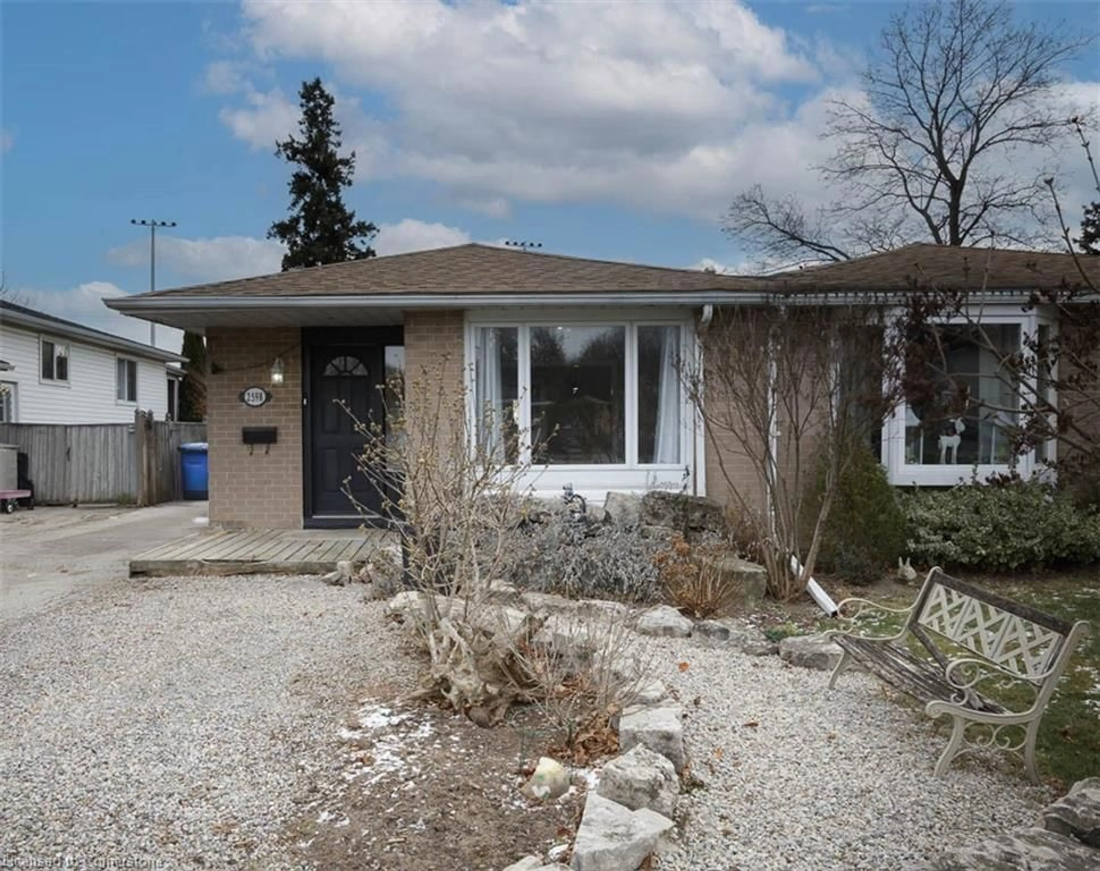 Home with vinyl exterior material, street for 2598 Widemarr Rd, Mississauga Ontario L5J 1M3