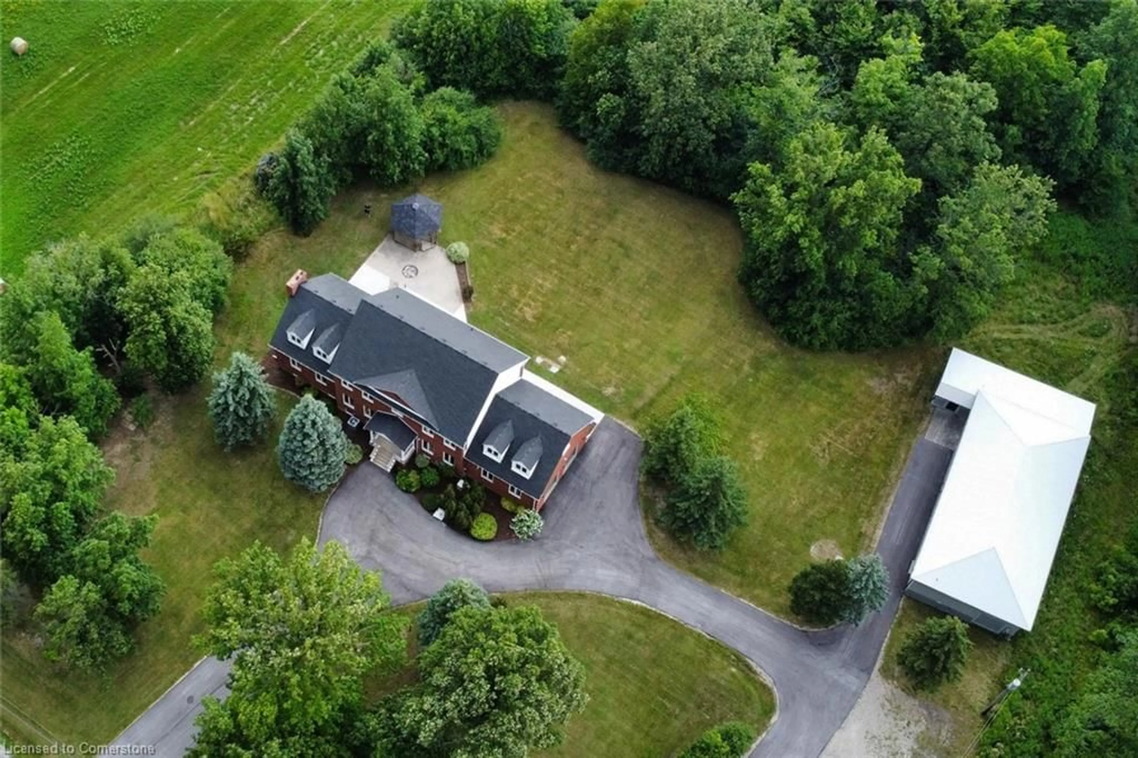 A pic from outside/outdoor area/front of a property/back of a property/a pic from drone, unknown for 237 Highland Rd, Stoney Creek Ontario L8J 3E6