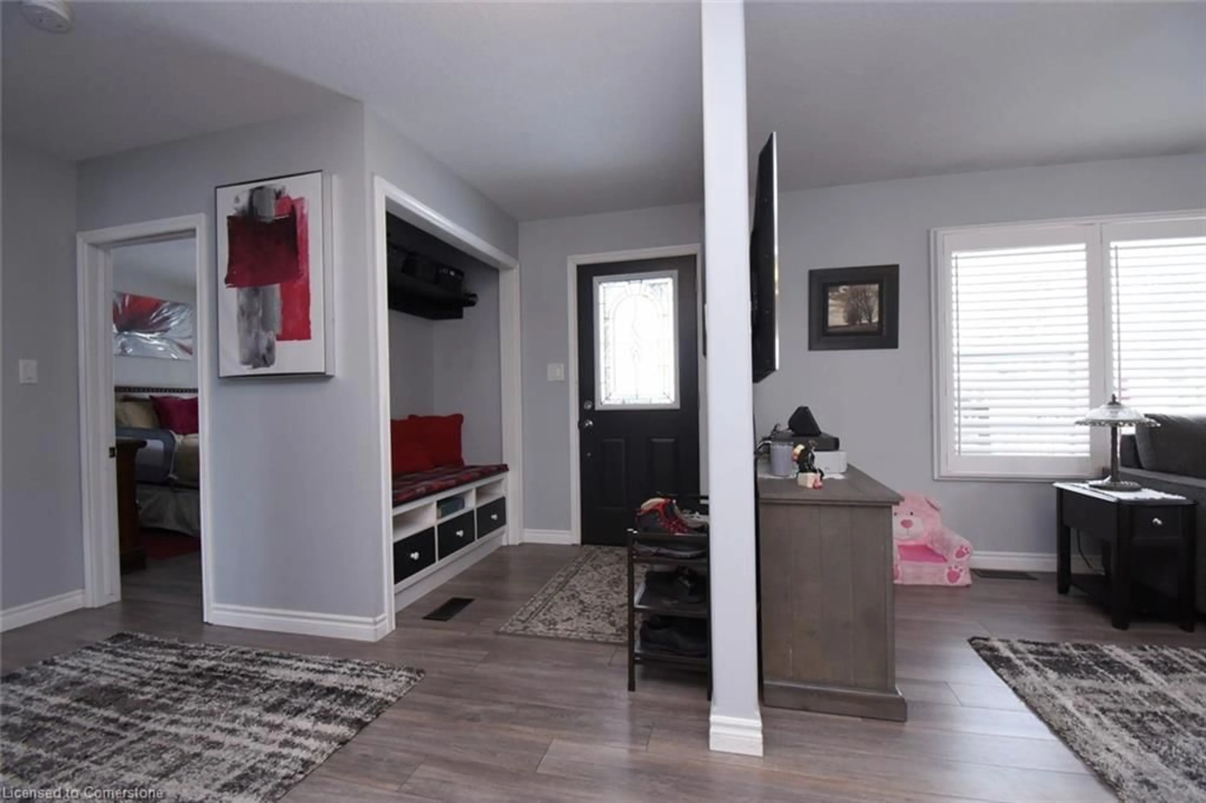 Indoor entryway for 26 Hatton Dr, Ancaster Ontario L9G 2H6