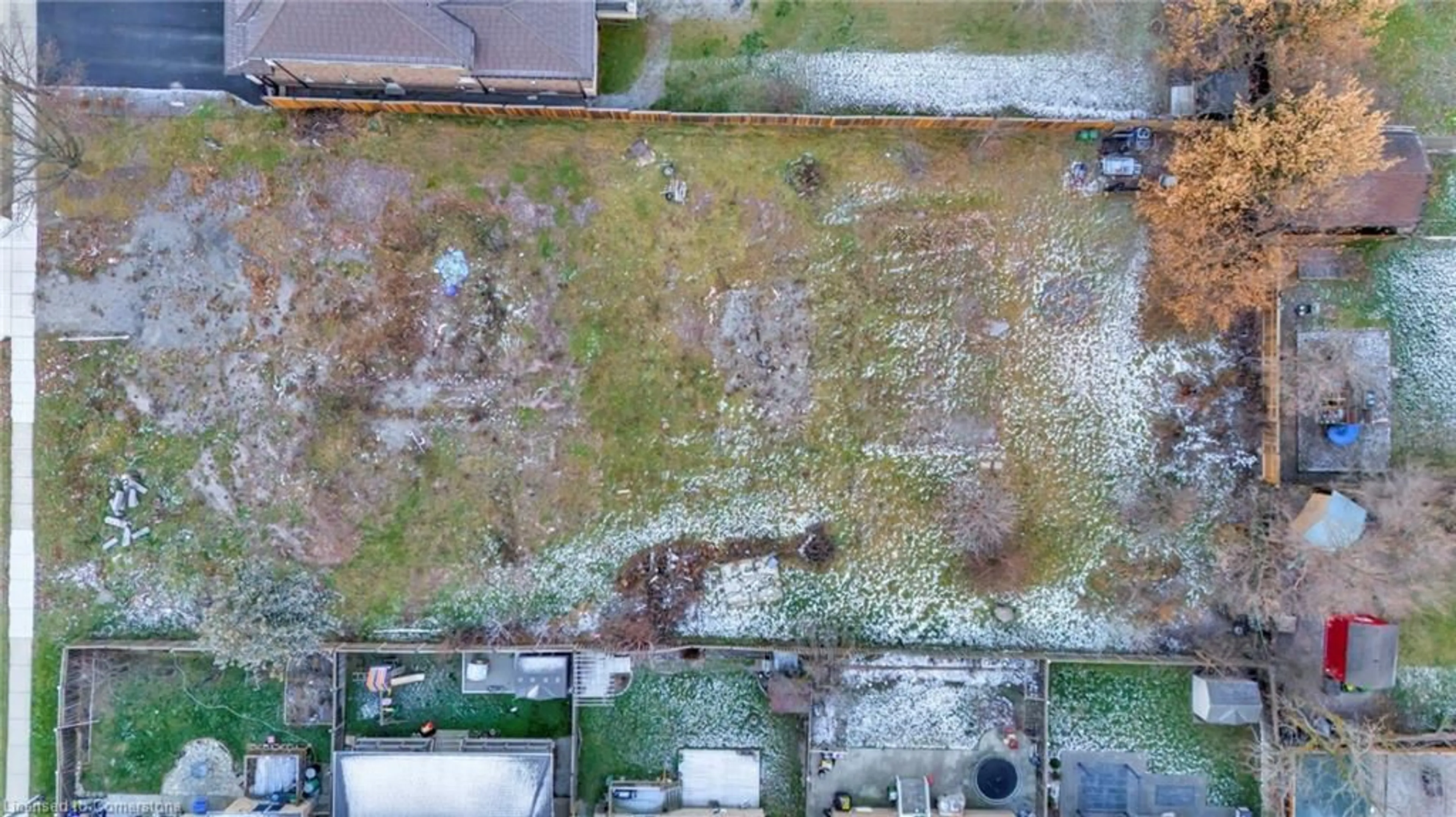 A pic from outside/outdoor area/front of a property/back of a property/a pic from drone, building for 60 Deerhurst Rd, Stoney Creek Ontario L8E 2E6