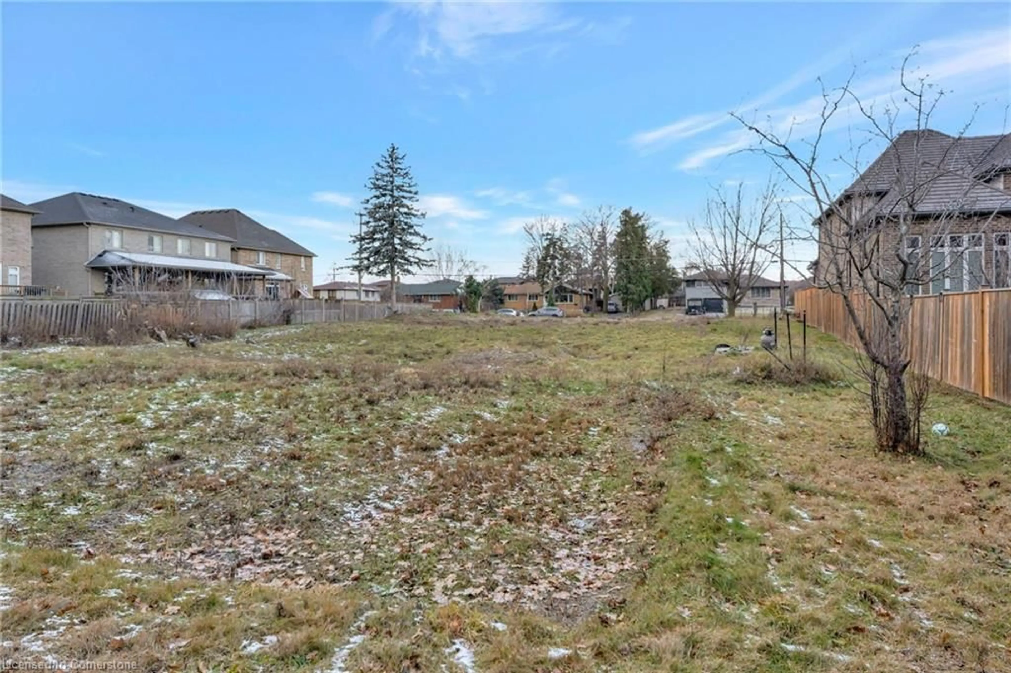 A pic from outside/outdoor area/front of a property/back of a property/a pic from drone, street for 60 Deerhurst Rd, Stoney Creek Ontario L8E 2E6