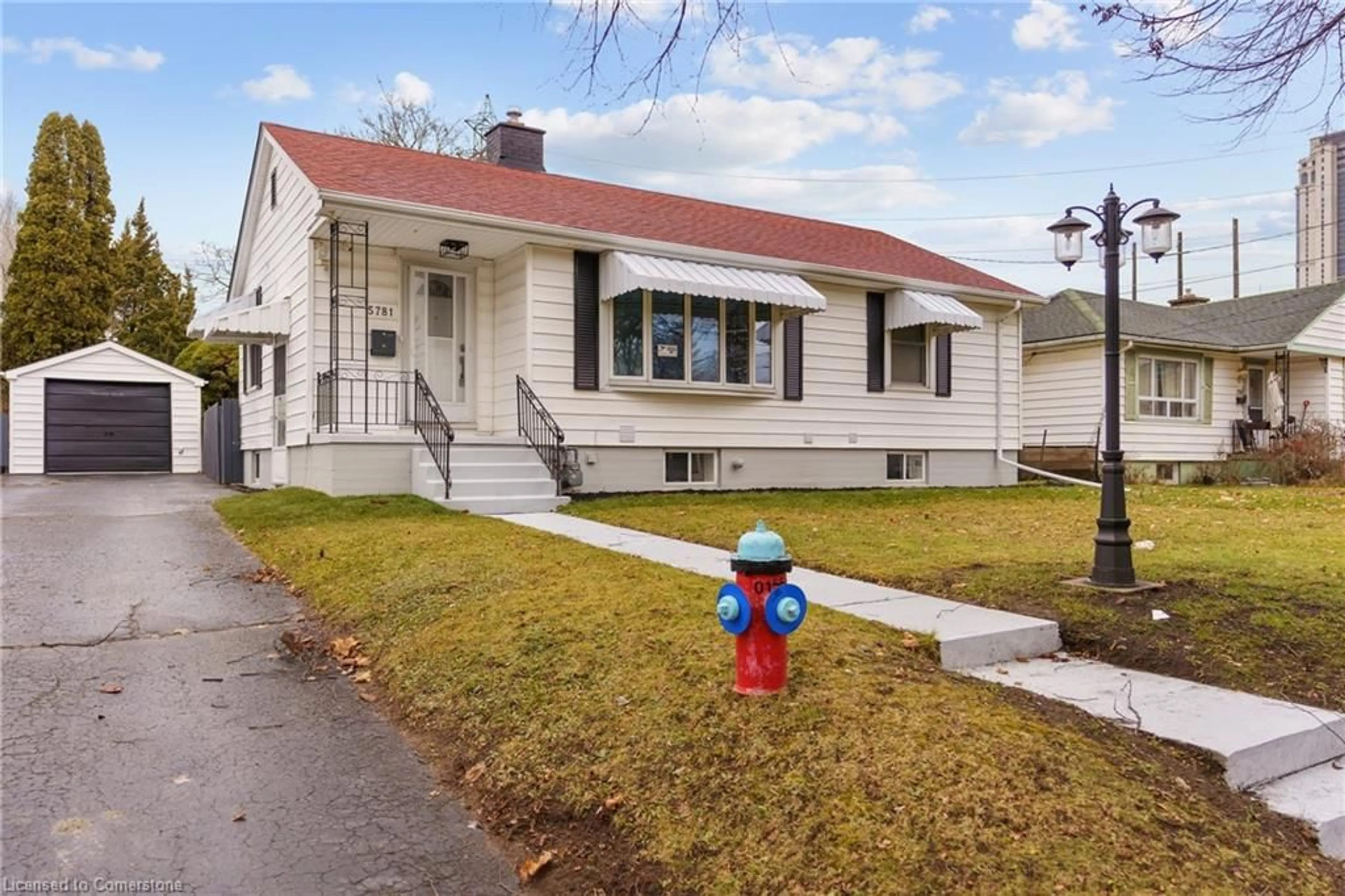 Home with vinyl exterior material, street for 5781 Dixon St, Niagara Falls Ontario L2G 2L2