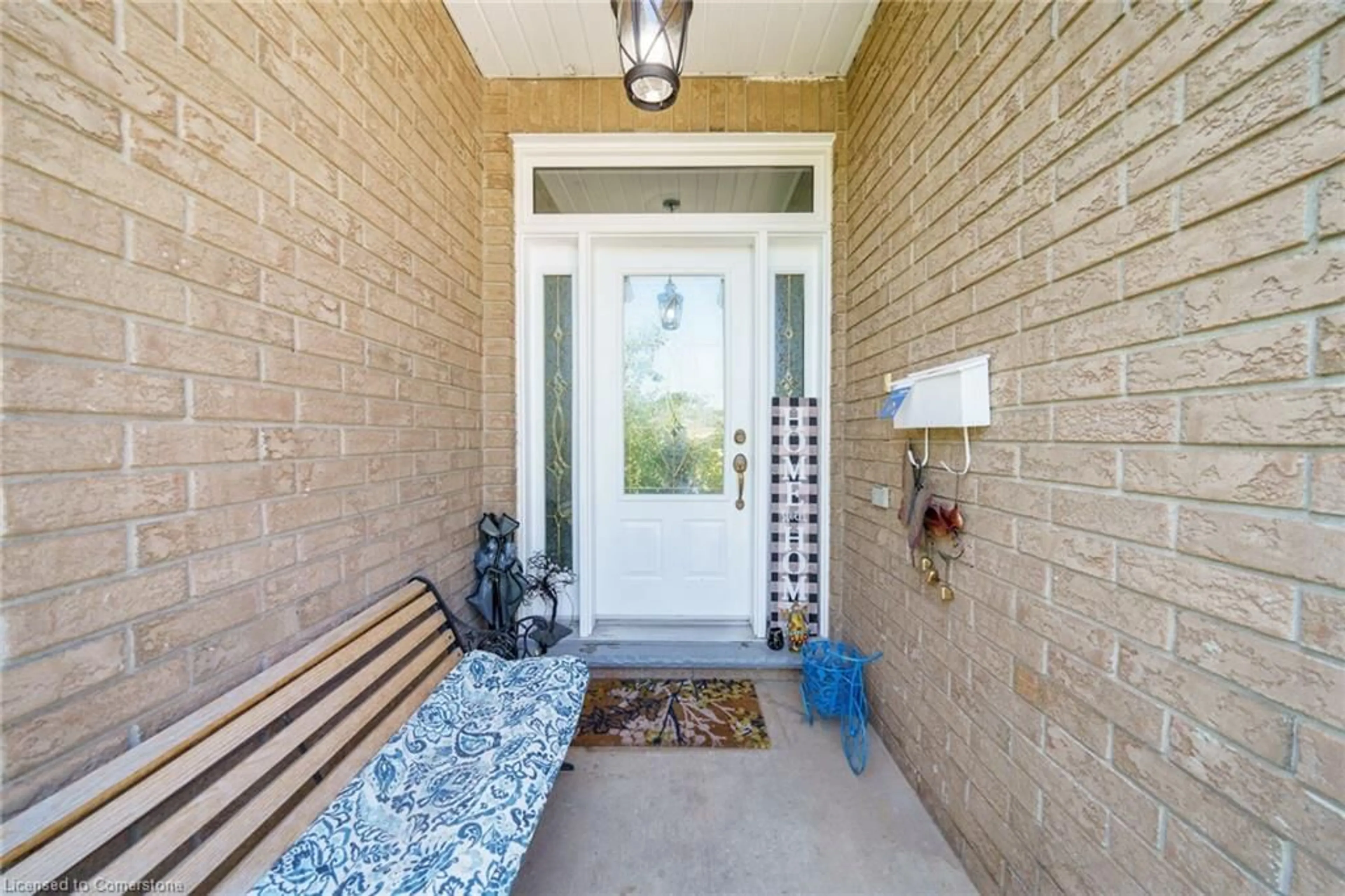 Indoor entryway for 33 Tallman St, Stoney Creek Ontario L8E 5Y1