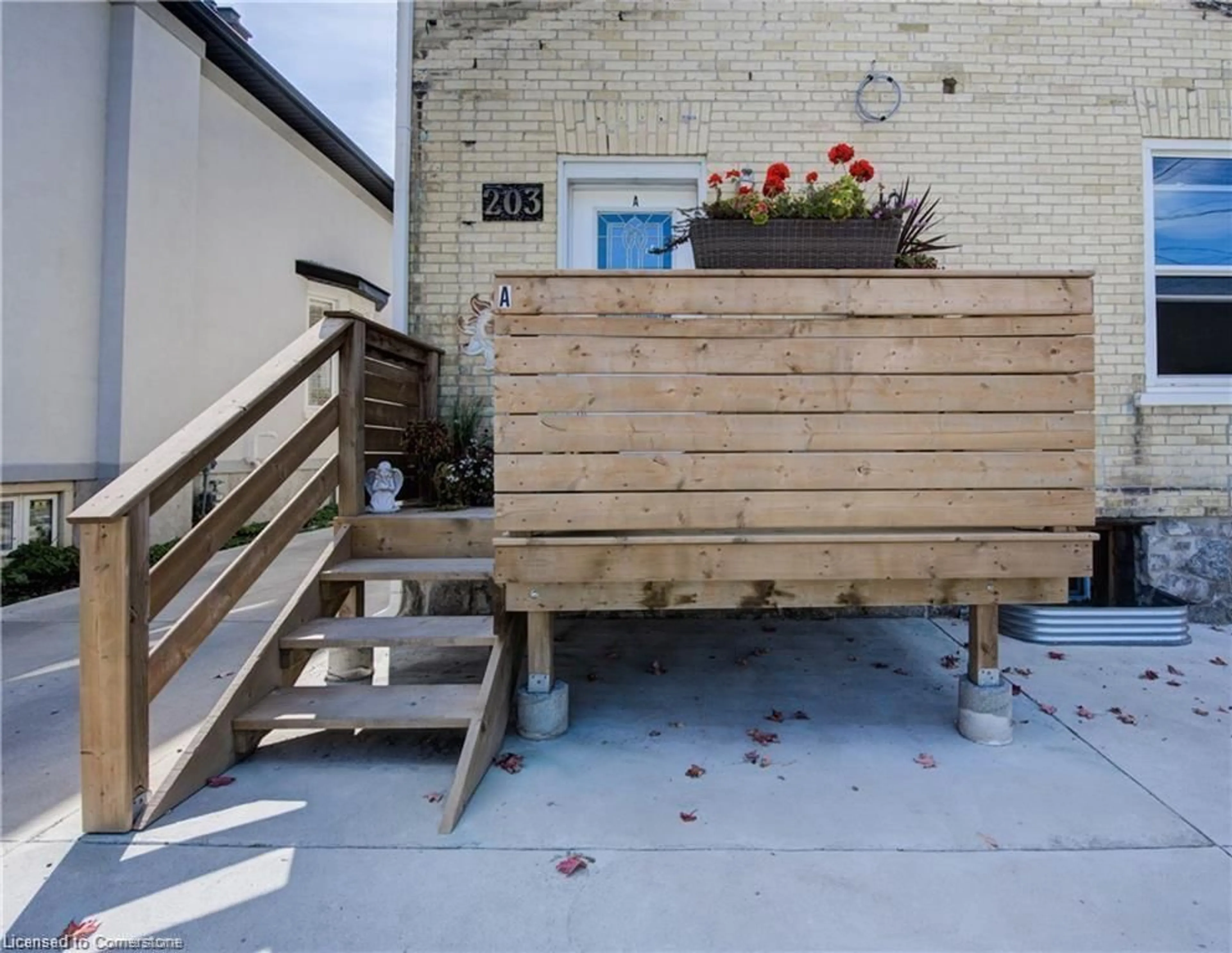 Patio, building for 203 Breithaupt St, Kitchener Ontario N2H 5H3