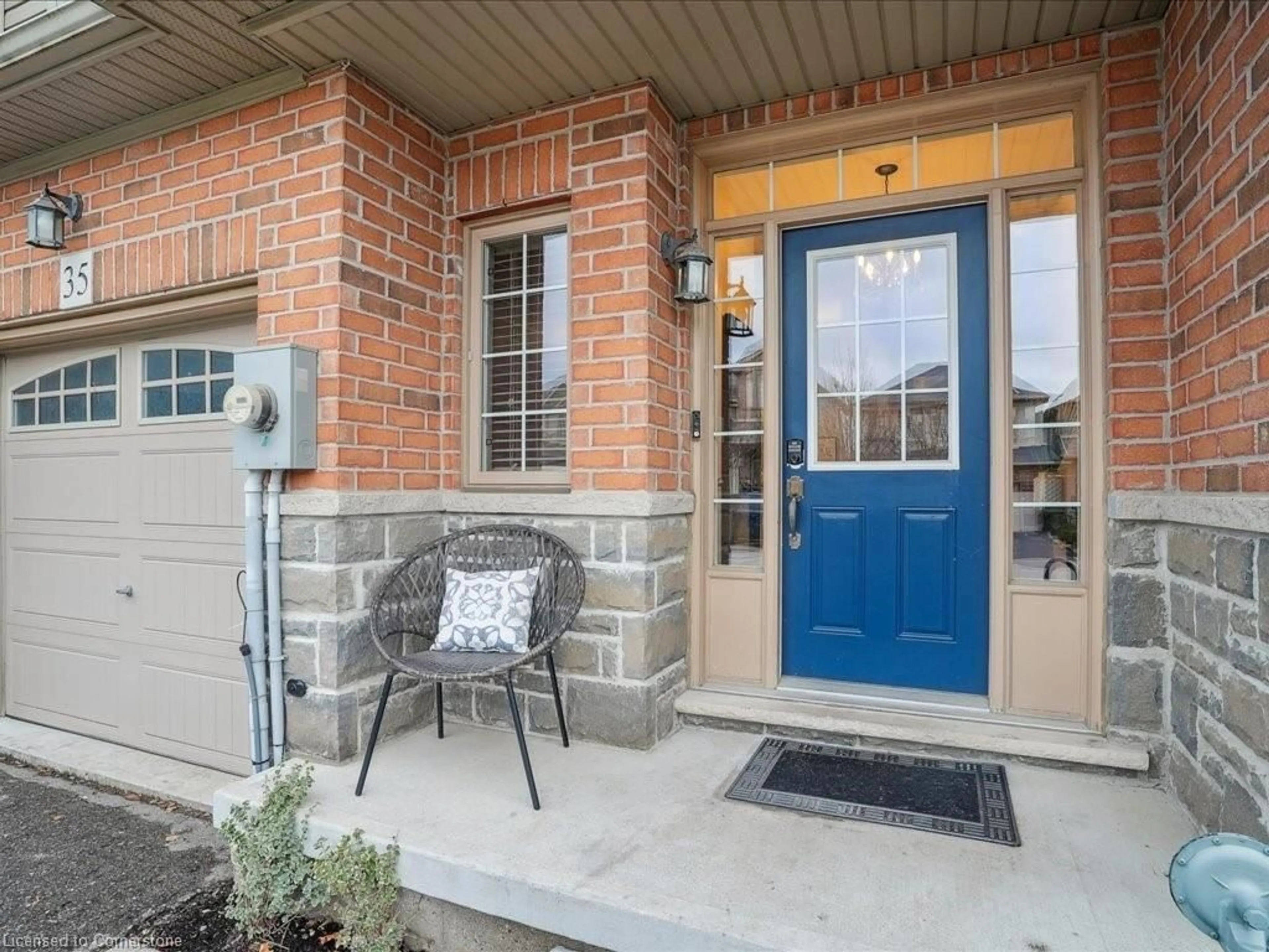 Indoor entryway for 35 Bankfield Cres, Stoney Creek Ontario L8J 0C1