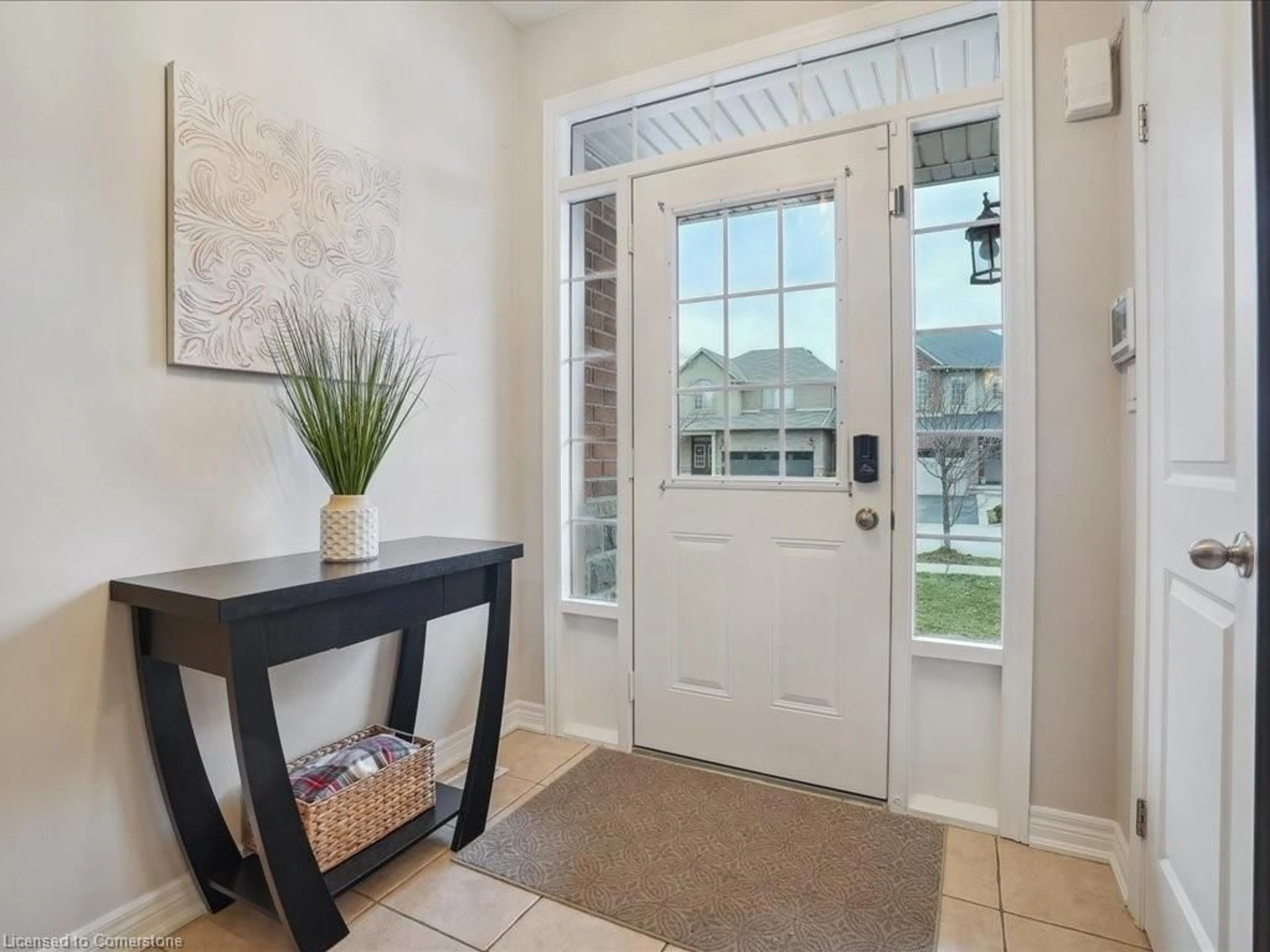 Indoor entryway for 35 Bankfield Cres, Stoney Creek Ontario L8J 0C1