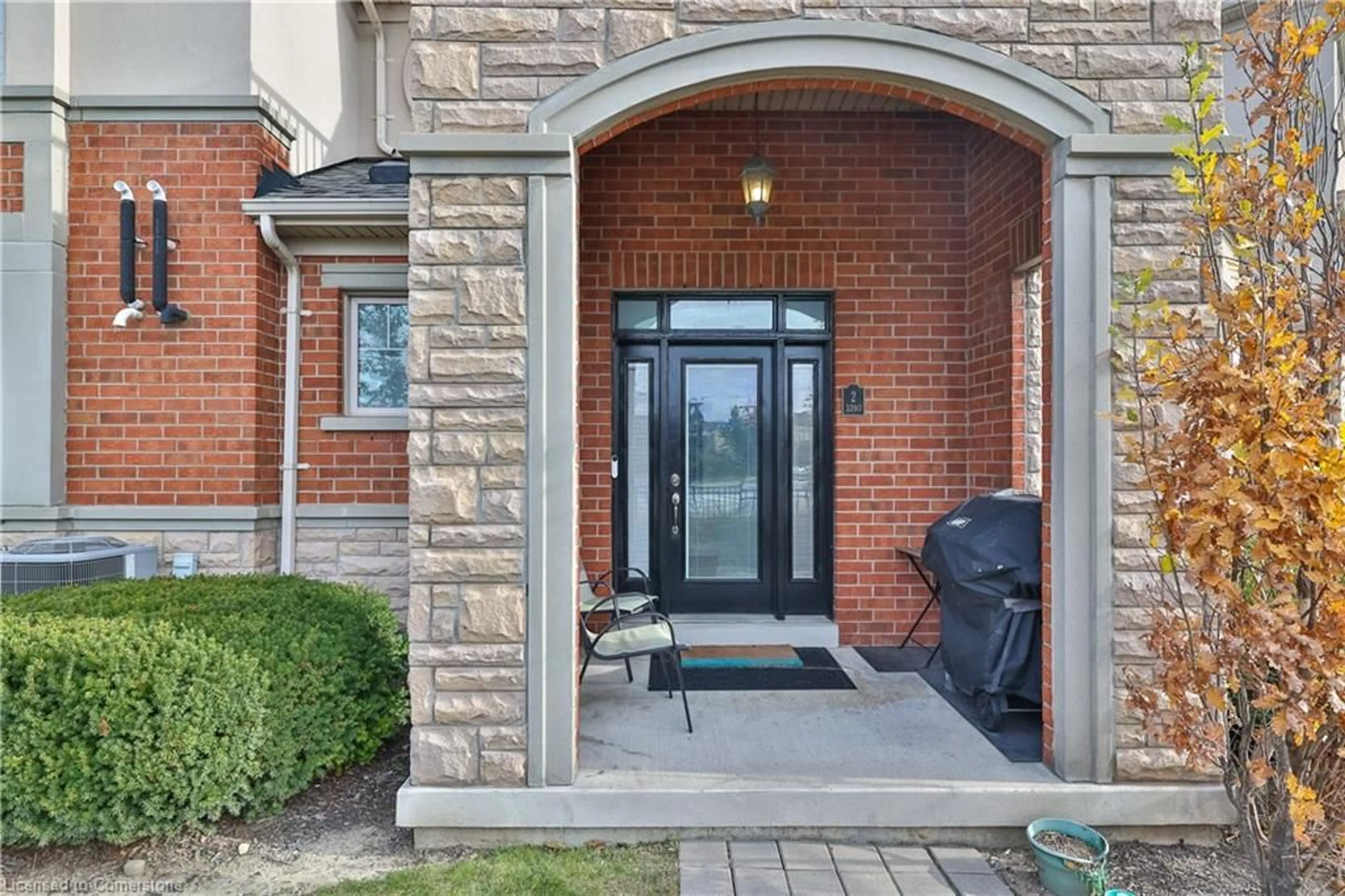 Indoor entryway for 3390 Thomas Street St #2, Mississauga Ontario L5M 0R2