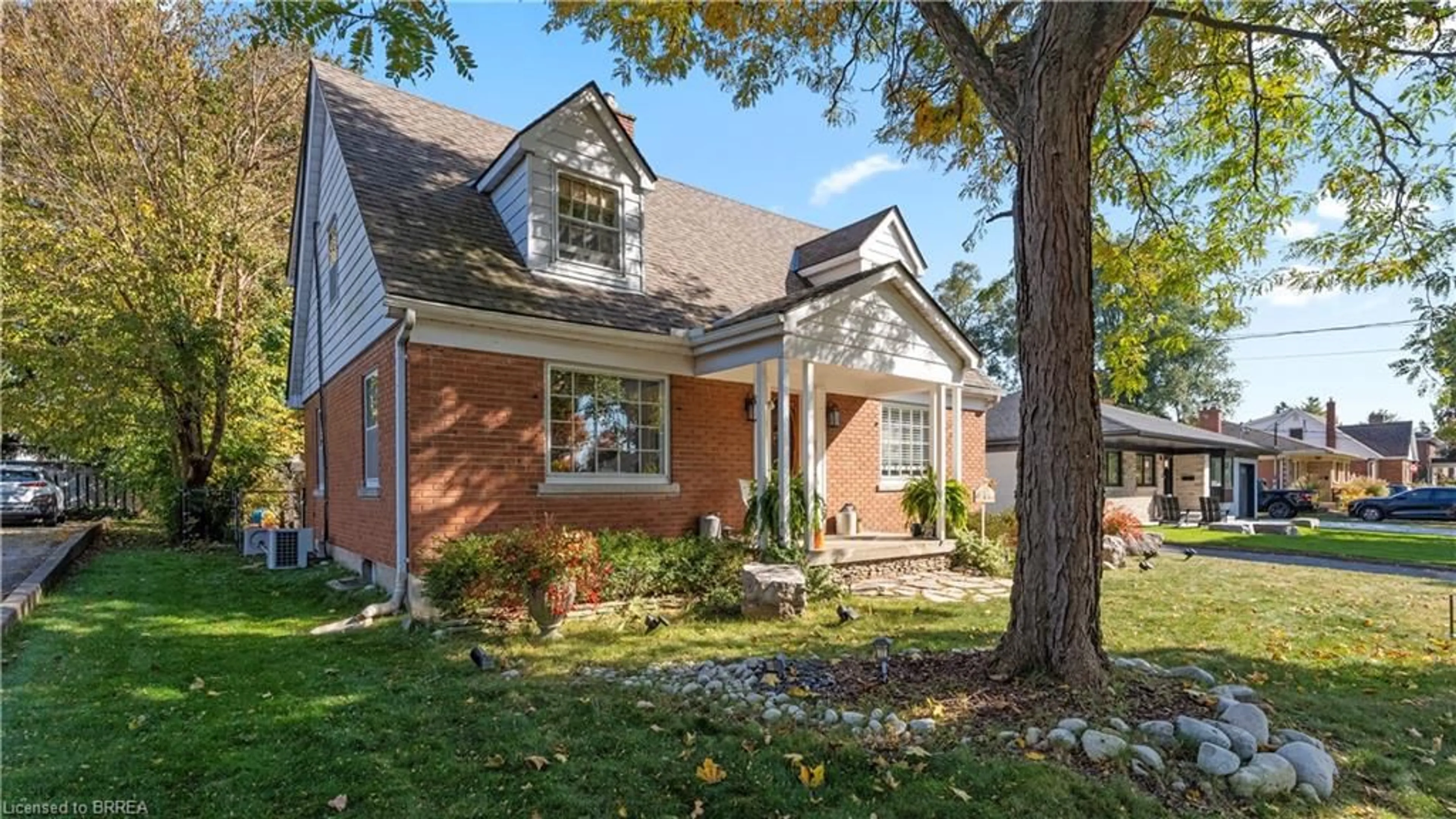 Home with brick exterior material, street for 46 Devon St, Brantford Ontario N3R 1M2