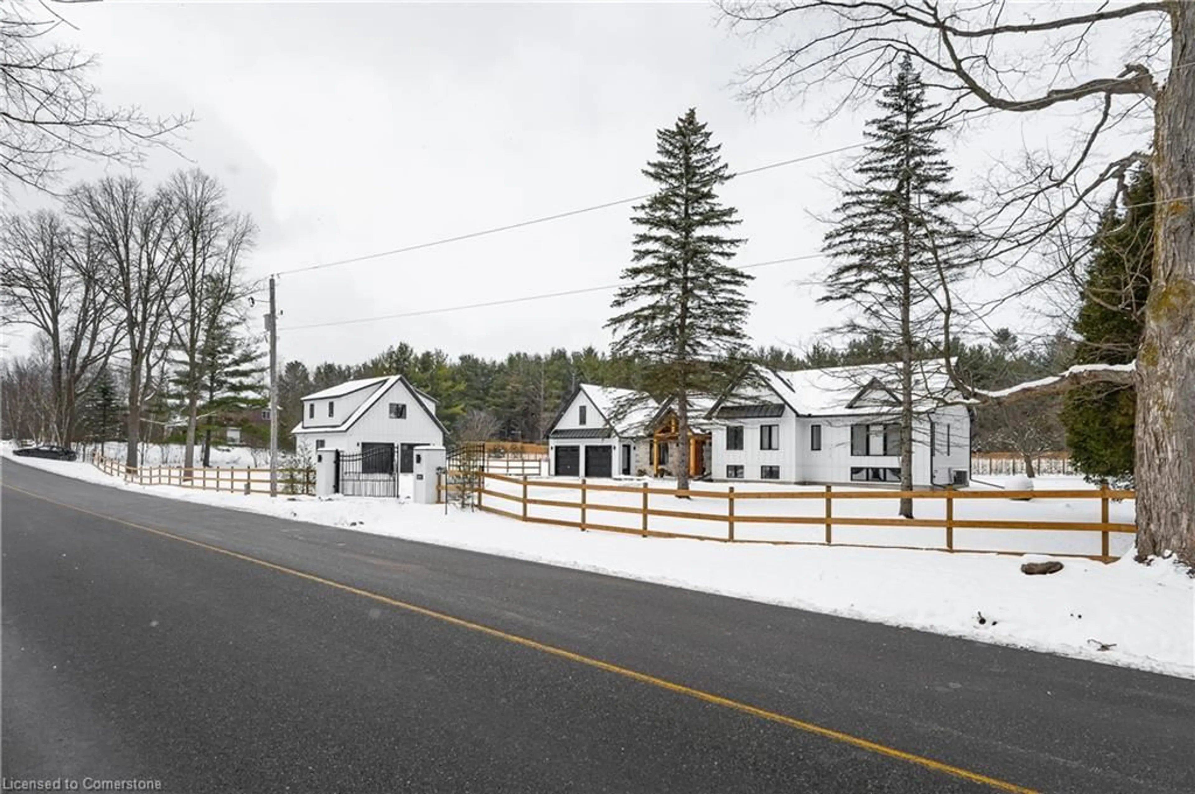 A pic from outside/outdoor area/front of a property/back of a property/a pic from drone, street for 6614 Gore Rd, Puslinch Ontario N0B 2J0