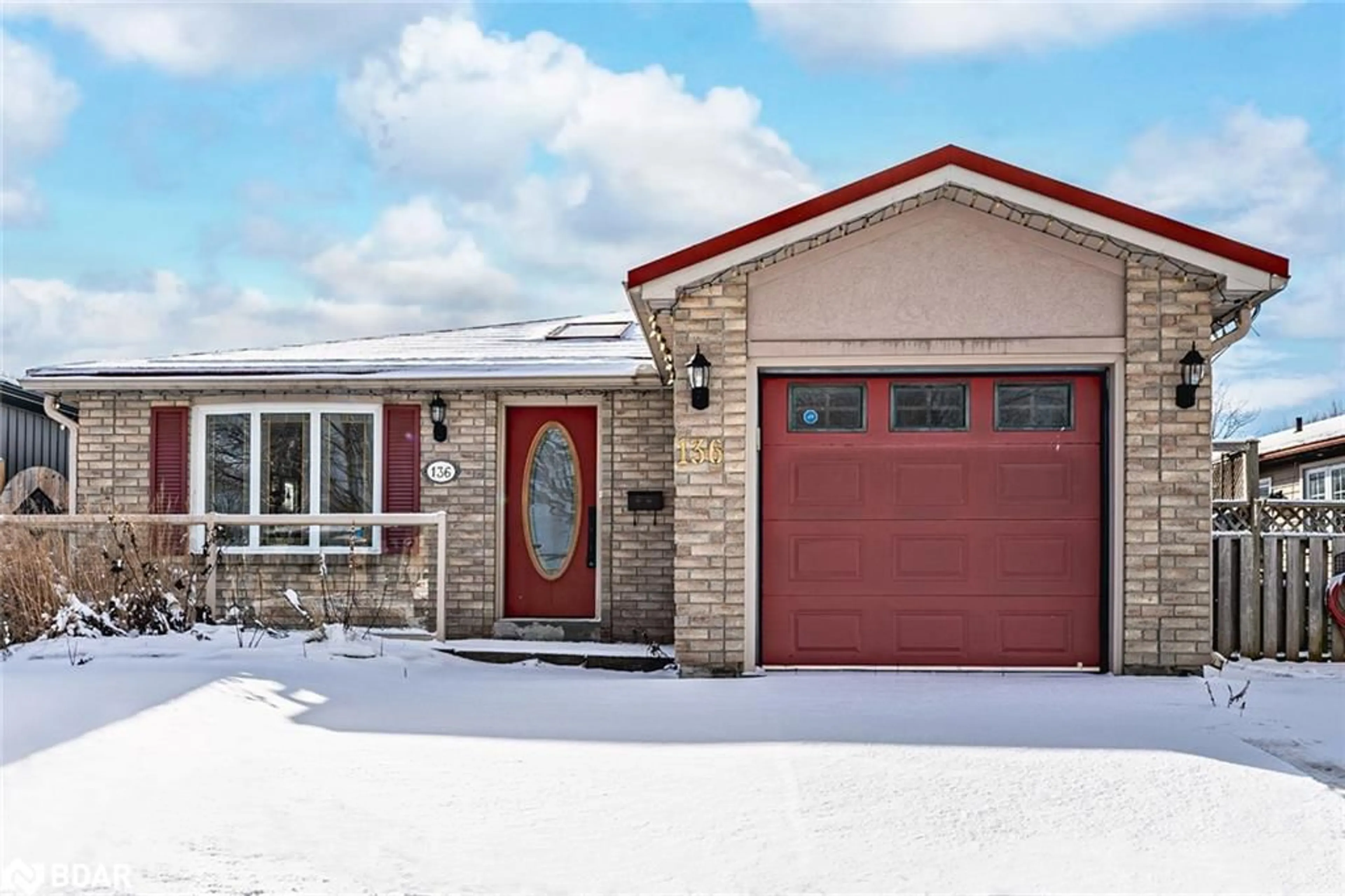 Home with brick exterior material, street for 136 Lillian Cres, Barrie Ontario L4N 5X5