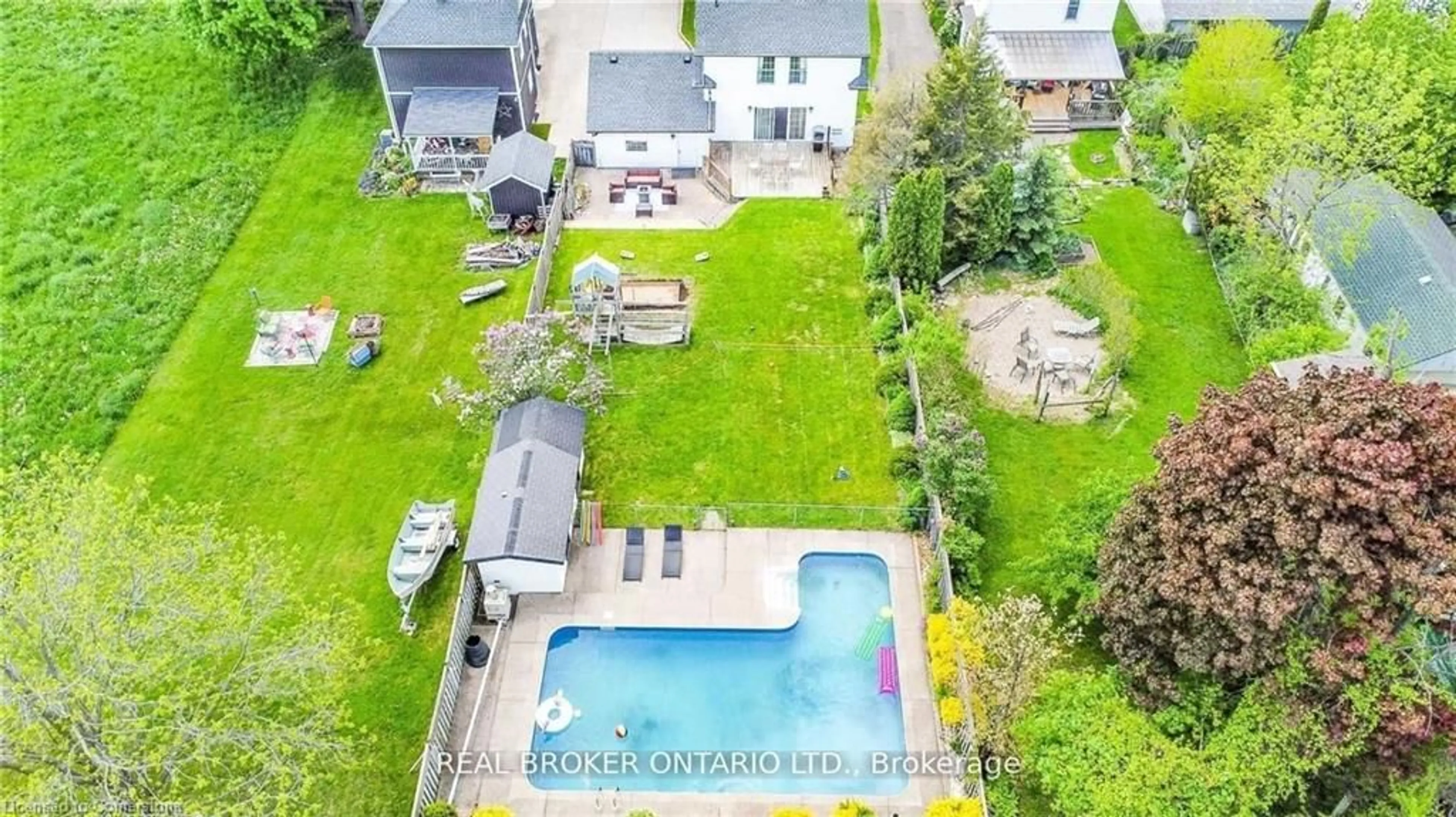 A pic from outside/outdoor area/front of a property/back of a property/a pic from drone, unknown for 6398 Orchard Ave, Niagara Falls Ontario L2G 4H2