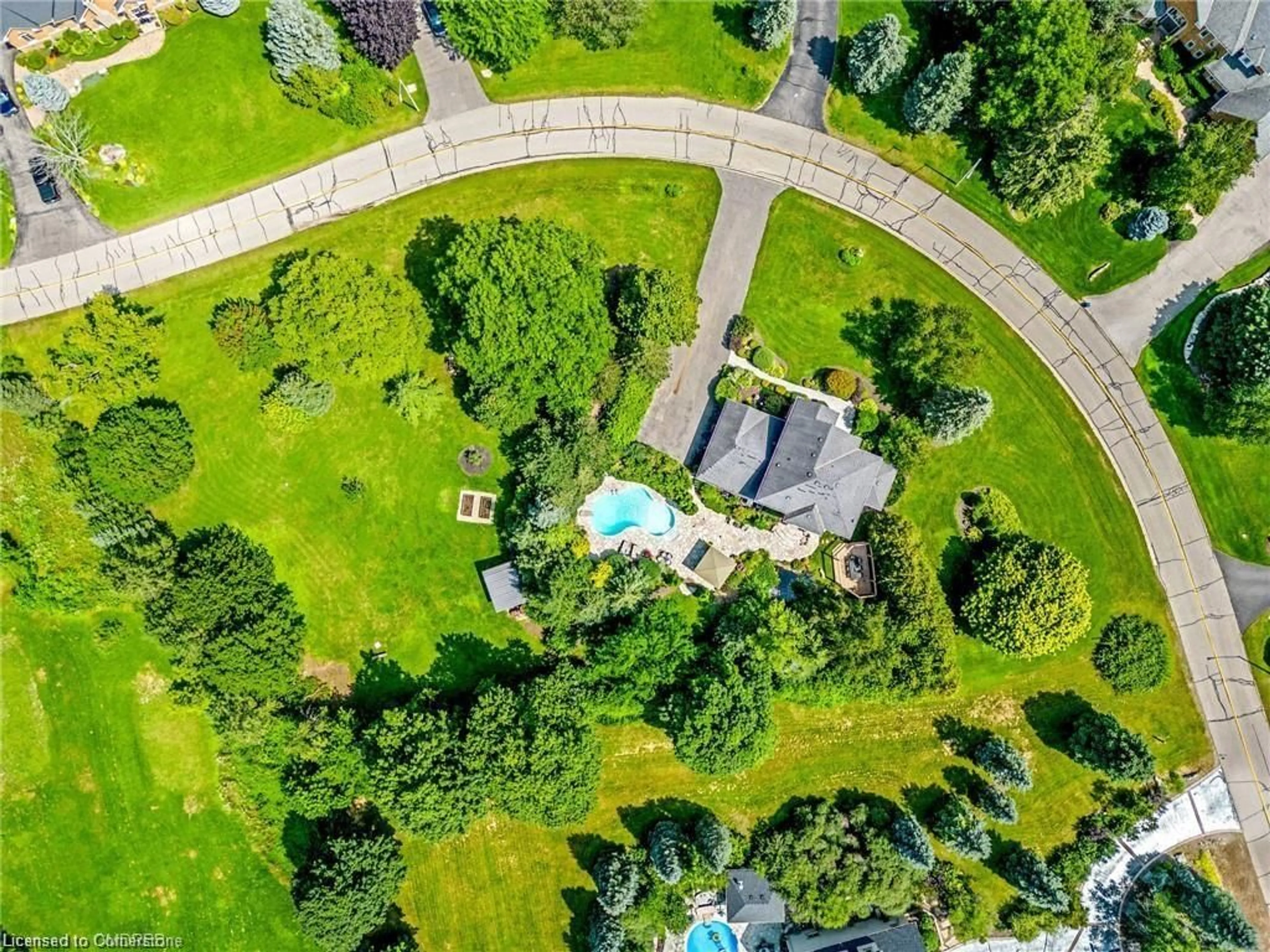 A pic from outside/outdoor area/front of a property/back of a property/a pic from drone, street for 15 Trillium Terr, Halton Hills Ontario L7J 2W8