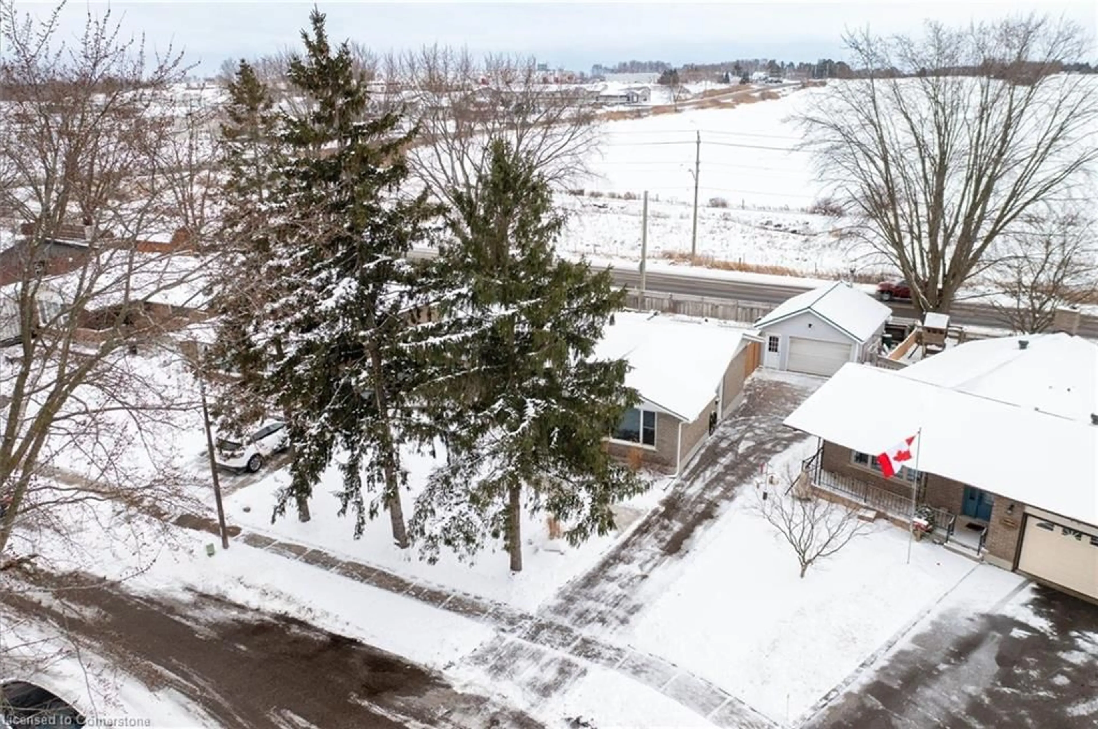 A pic from outside/outdoor area/front of a property/back of a property/a pic from drone, street for 52 Hastings Crt, Baden Ontario N3A 2T1