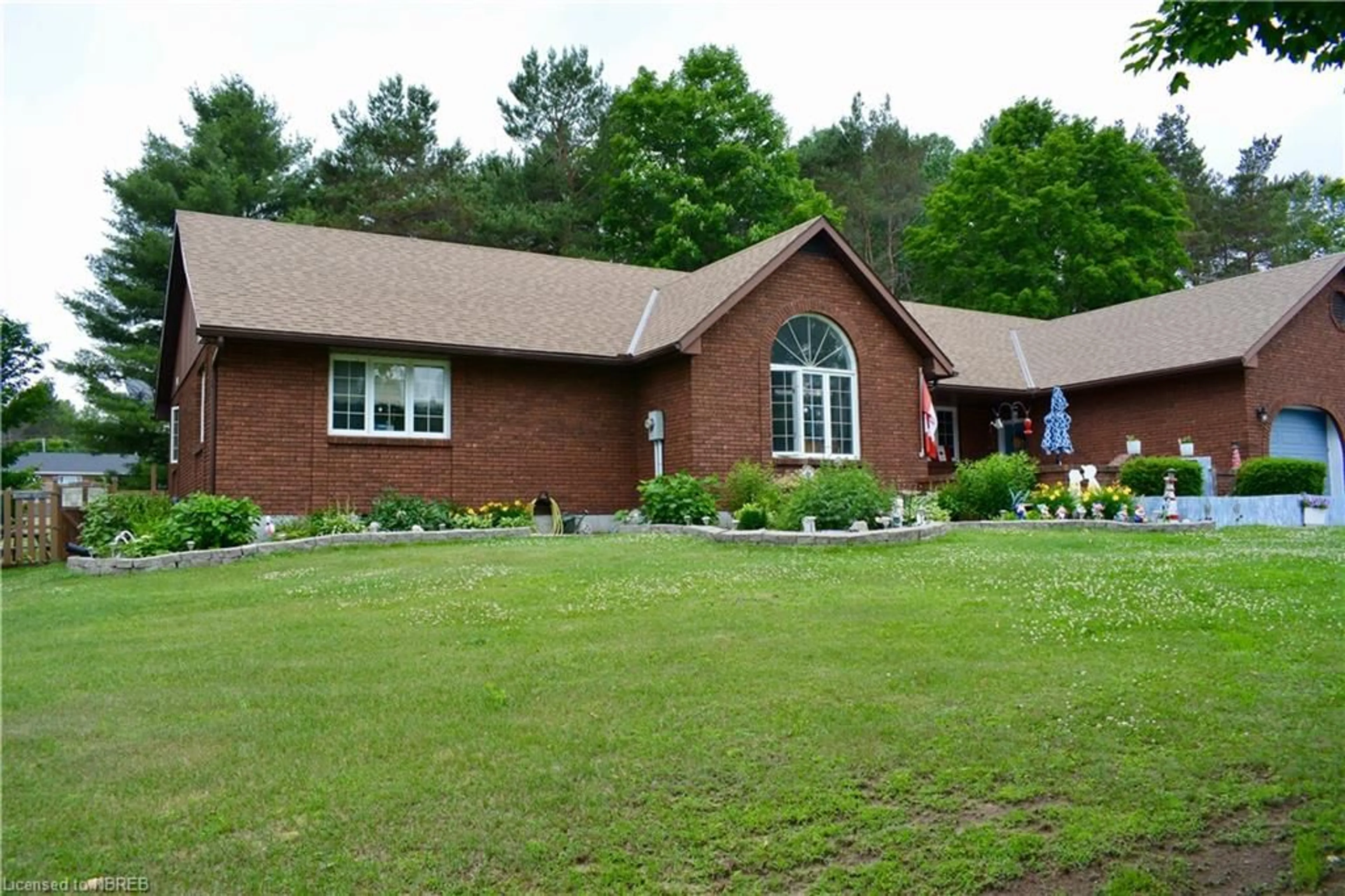 Home with brick exterior material, unknown for 24 Murray St, Sundridge Ontario P0A 1Z0