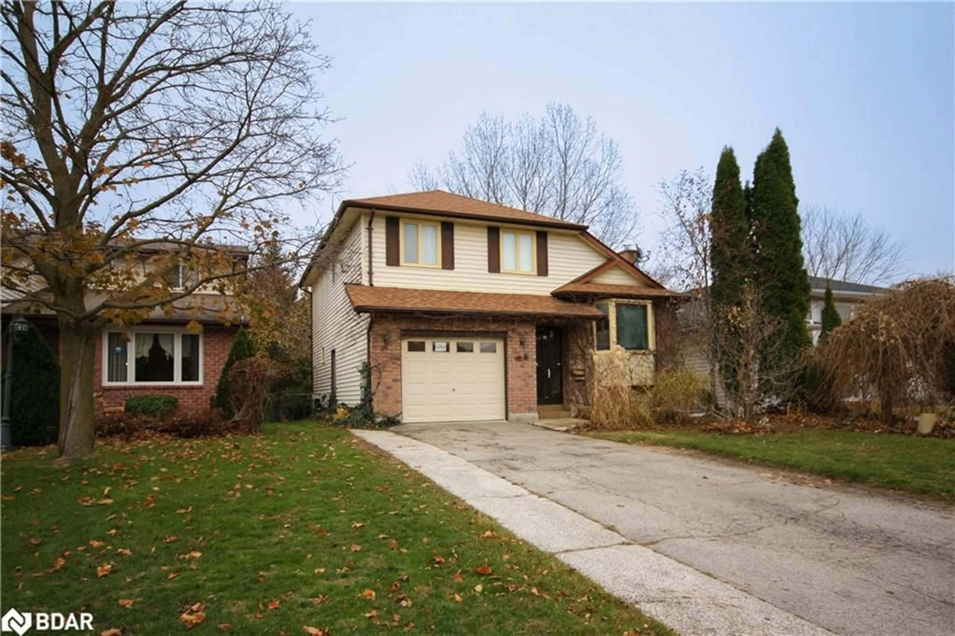 Home with brick exterior material, street for 17 Mcconkey Pl, Barrie Ontario L4N 6H1