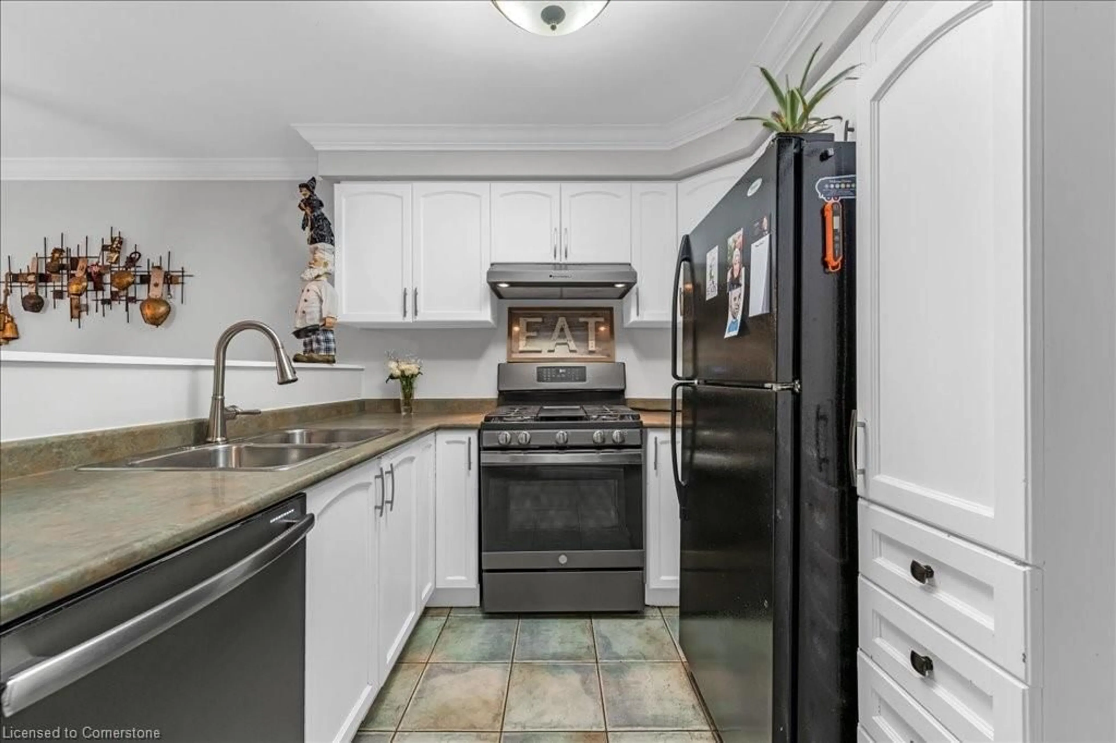 Standard kitchen, ceramic/tile floor for 22 Brookheath Lane, Glanbrook Ontario L0R 1W0