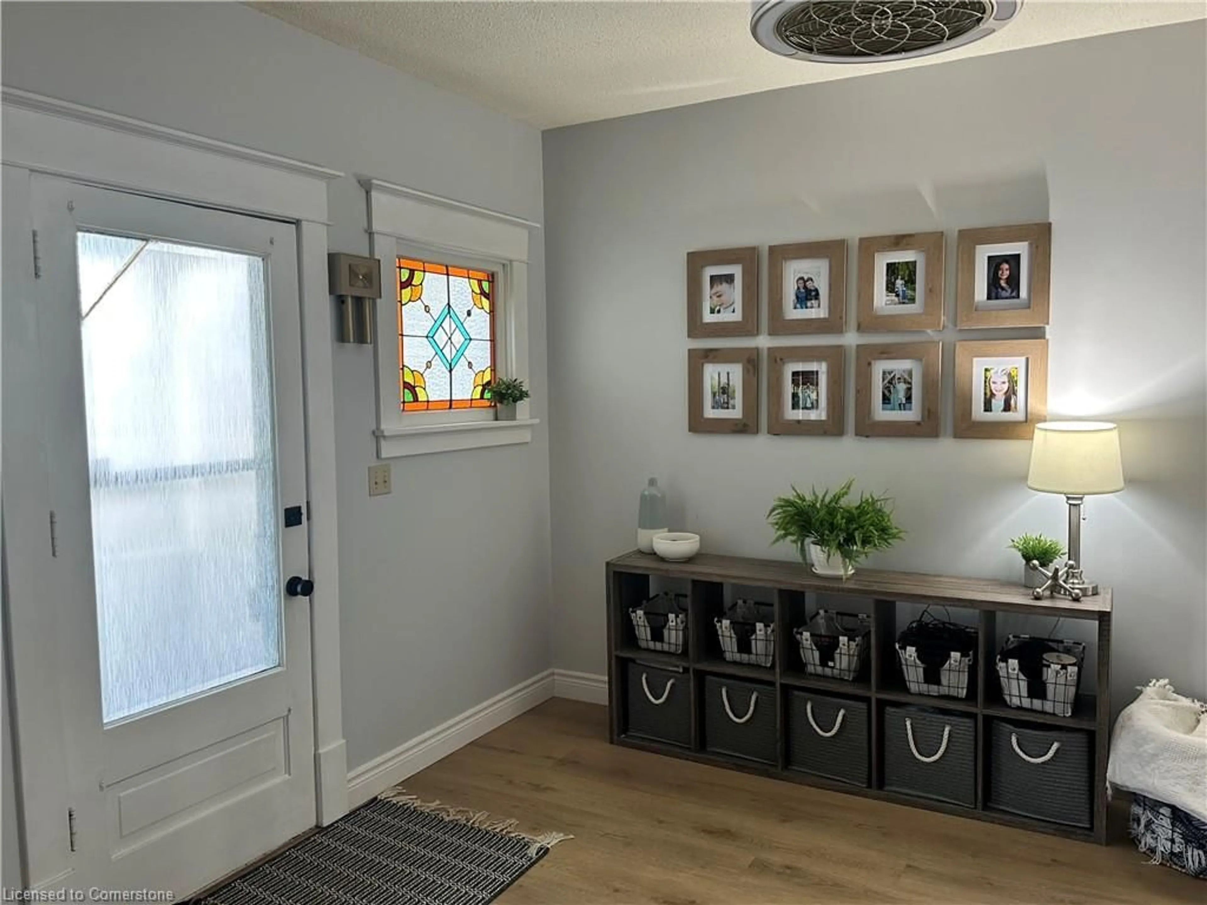 Indoor entryway for 434 Alder St, Dunnville Ontario N1A 1E5