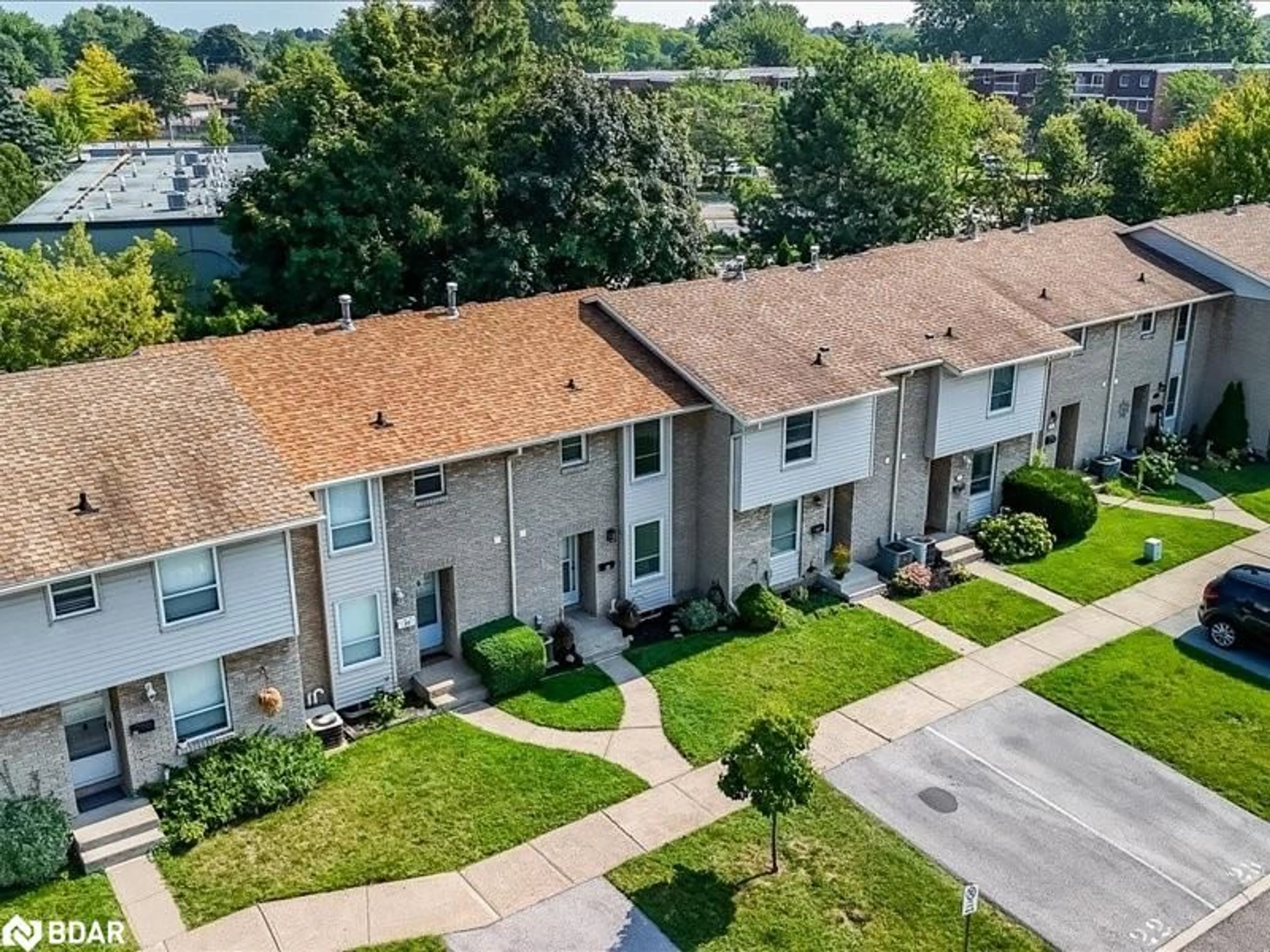 A pic from outside/outdoor area/front of a property/back of a property/a pic from drone, unknown for 242 Lakeport Rd #22, St. Catharines Ontario L2N 6V2