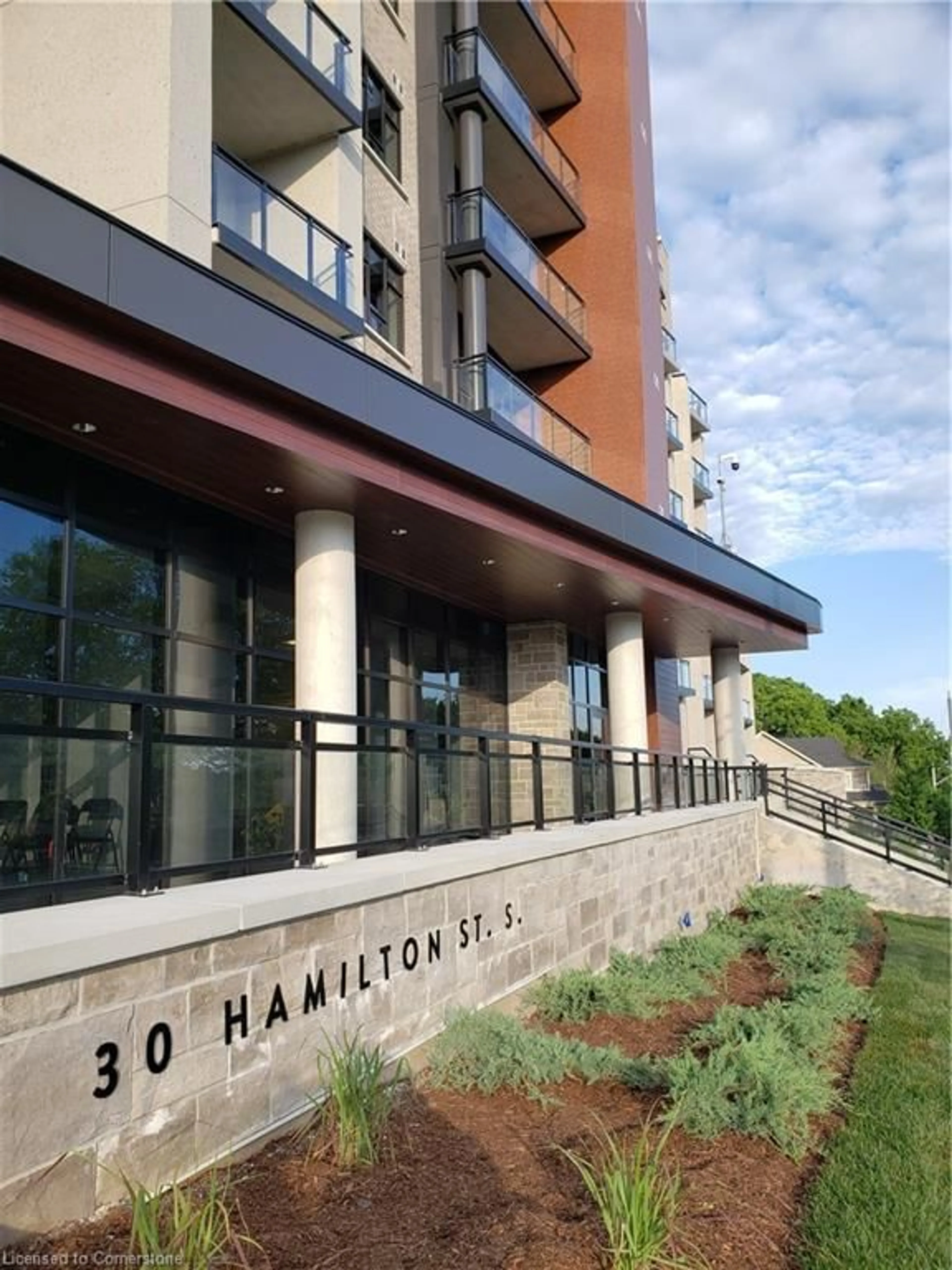 Patio, building for 30 Hamilton St #706, Waterdown Ontario L8B 1V8