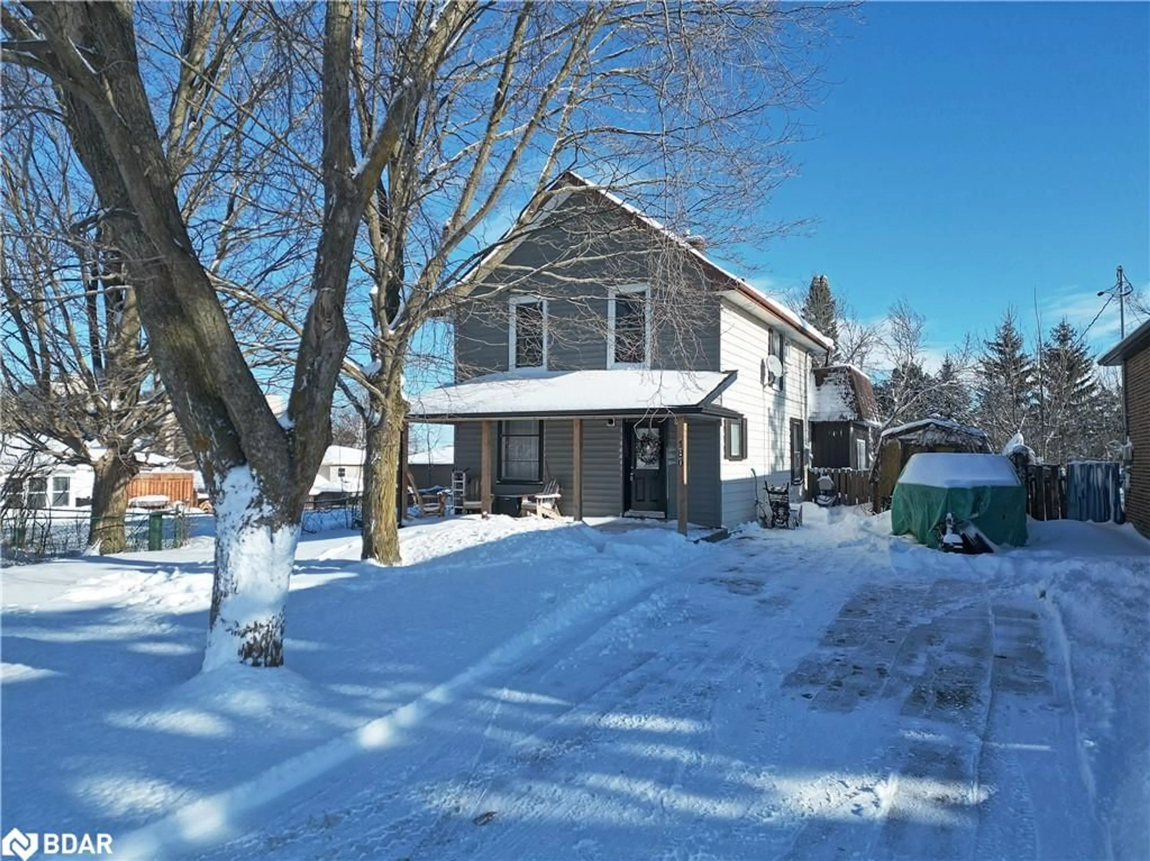 A pic from outside/outdoor area/front of a property/back of a property/a pic from drone, street for 180 Angeline St, Lindsay Ontario K9V 4X2