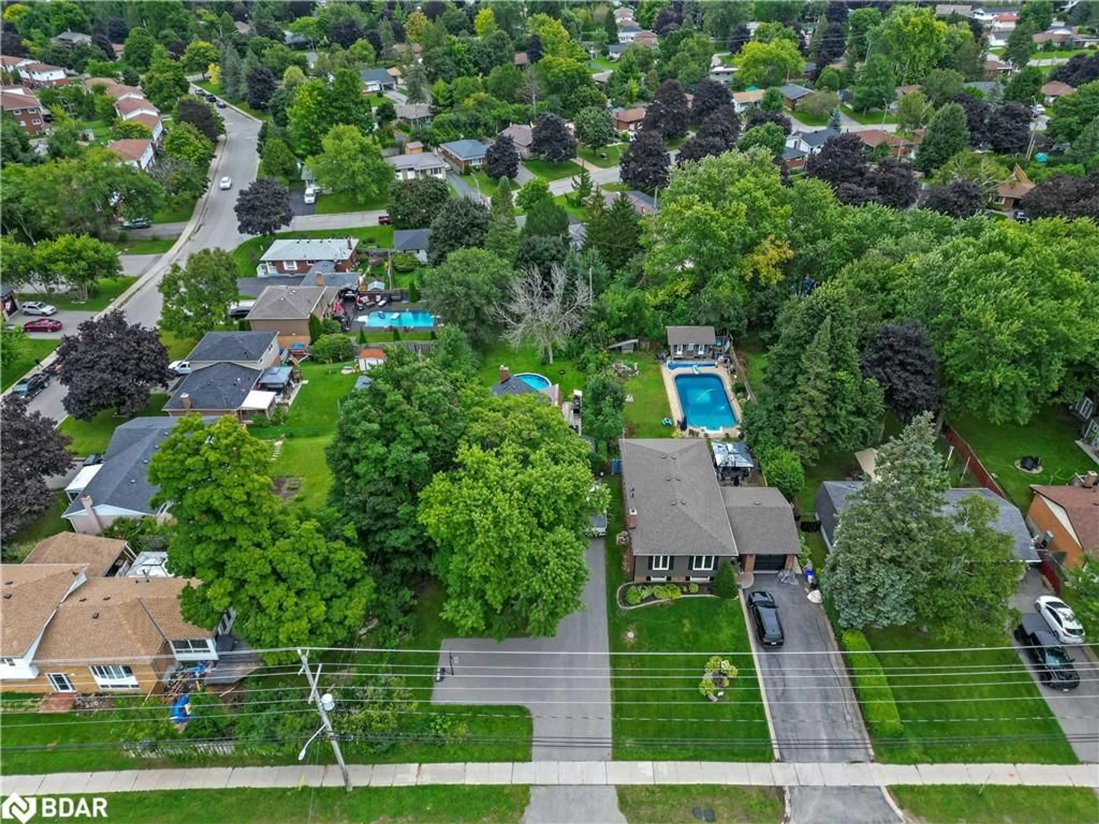 A pic from outside/outdoor area/front of a property/back of a property/a pic from drone, street for 180 Angeline St, Lindsay Ontario K9V 4X2